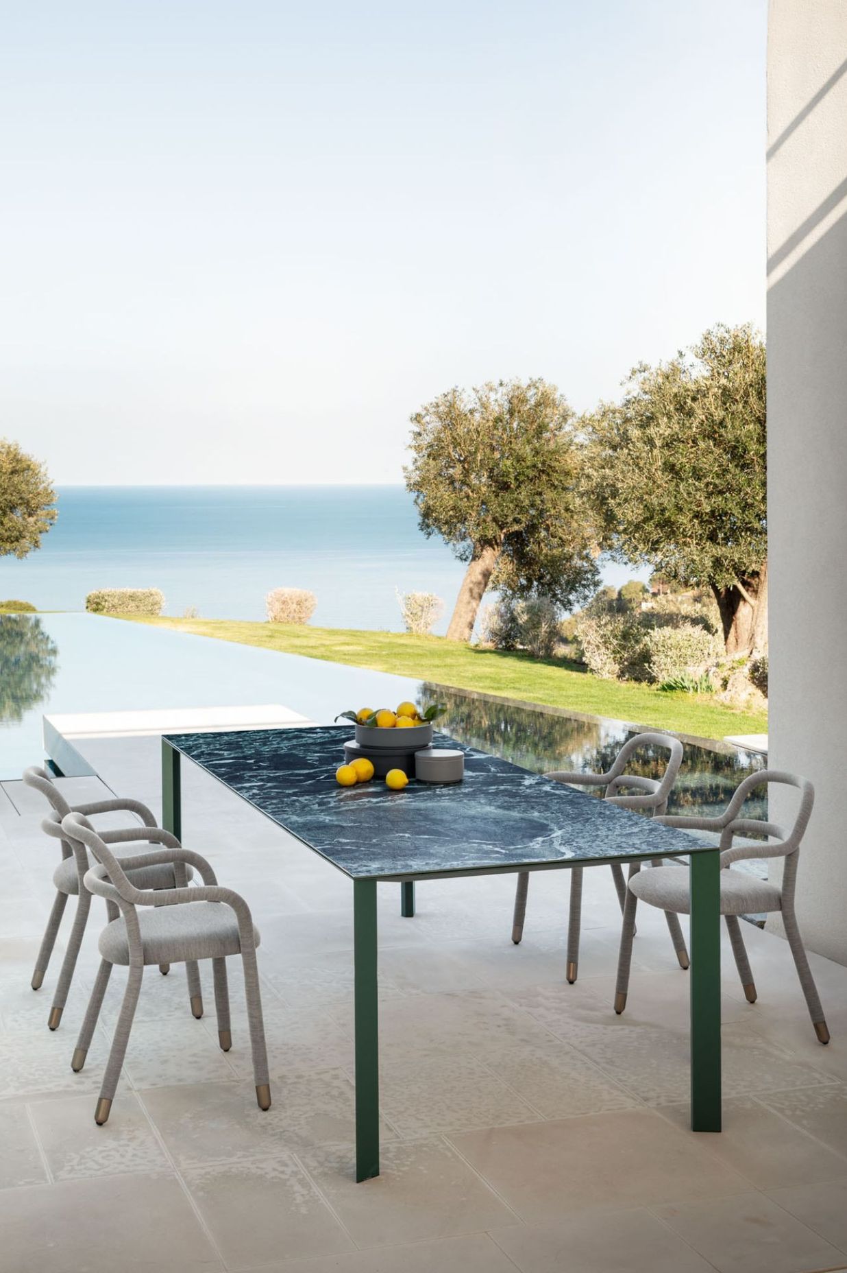 The Akashi table is suitable for both indoor and outdoor settings.