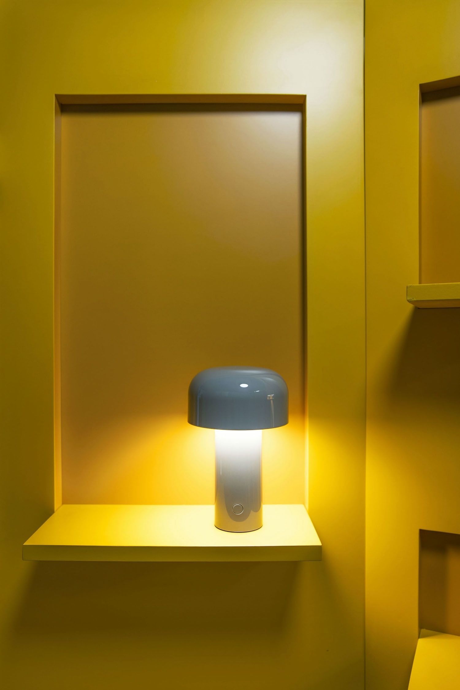 bellhop portable led lamp