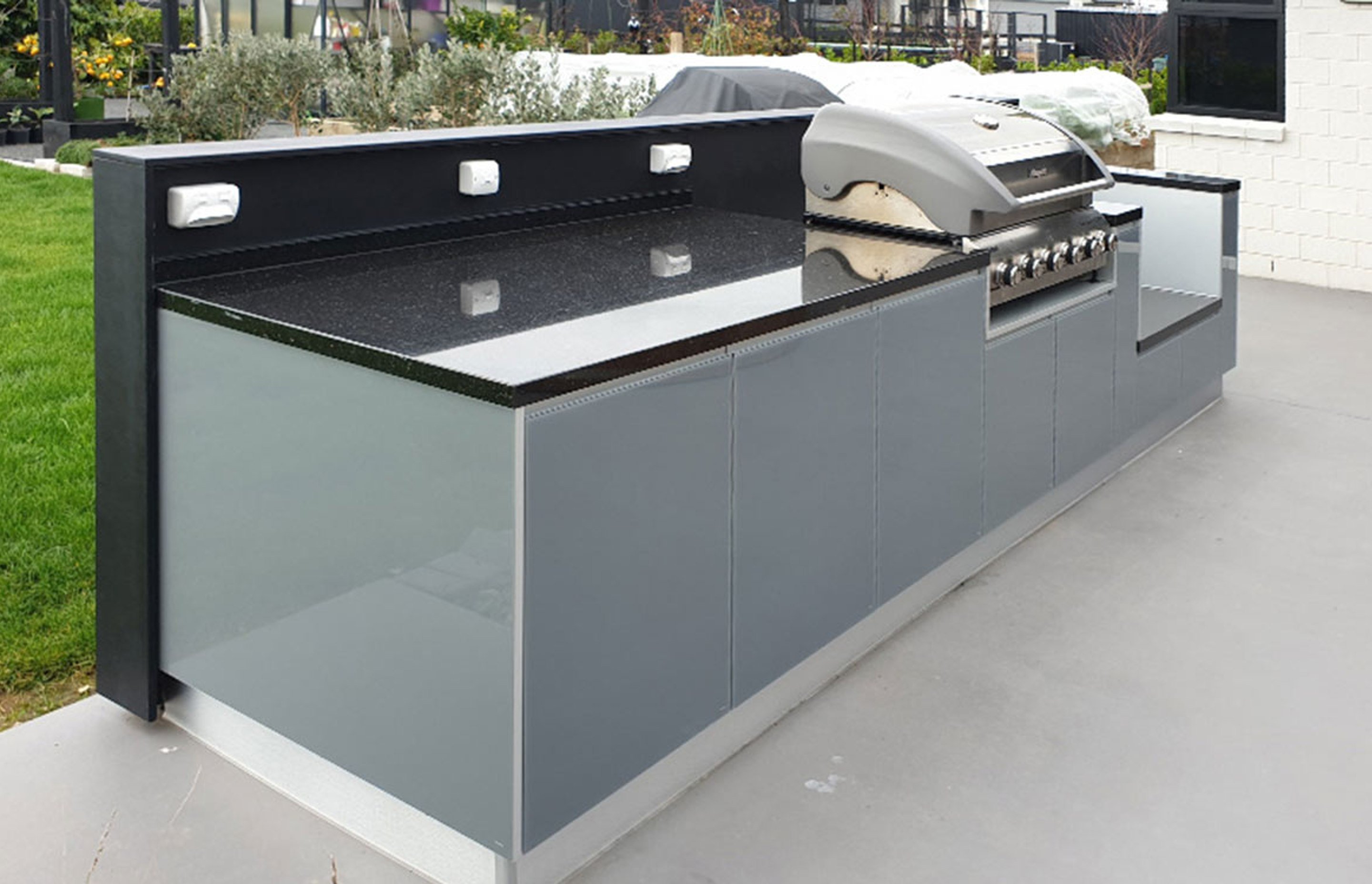 Looking to build an outdoor kitchen on a budget? Here's how you can