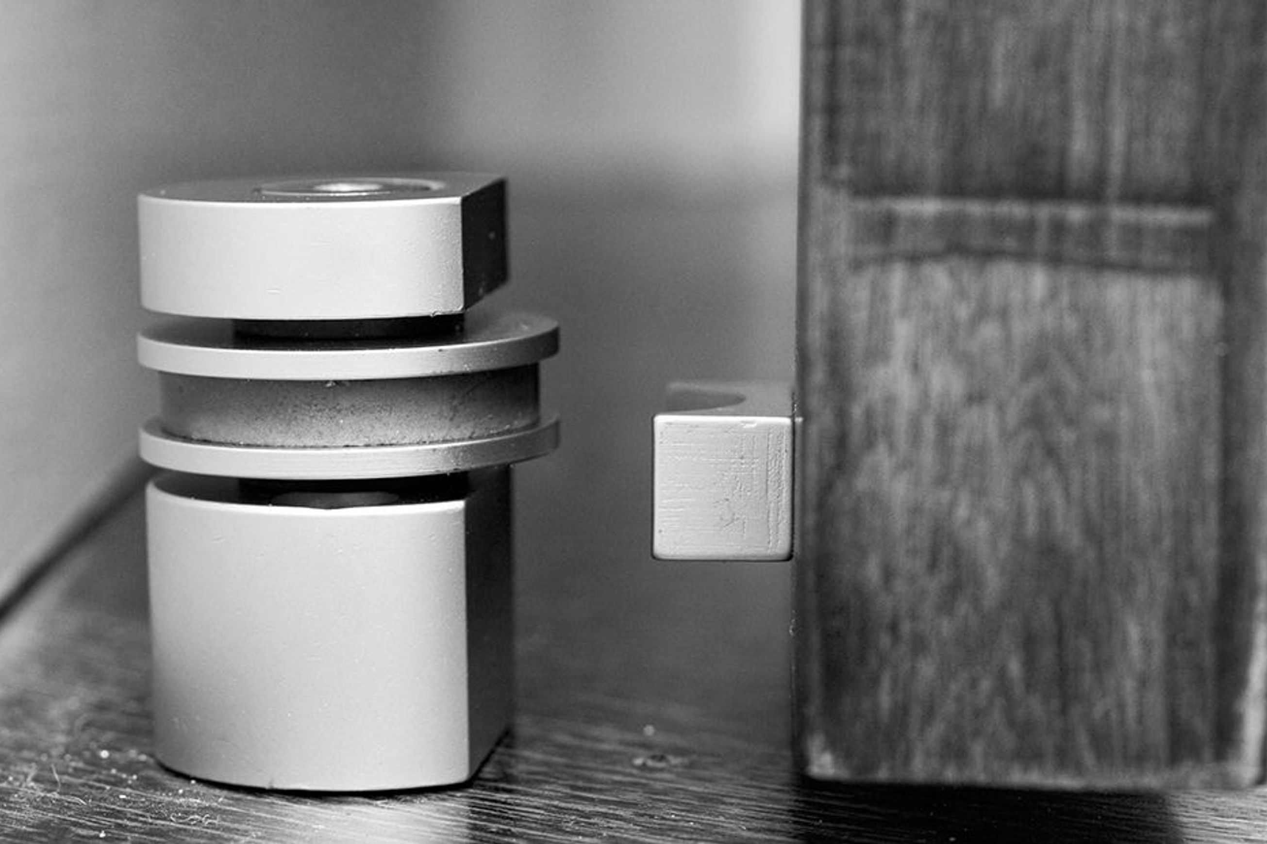 HB710 Round Magnetic Floor Mount Doorstop