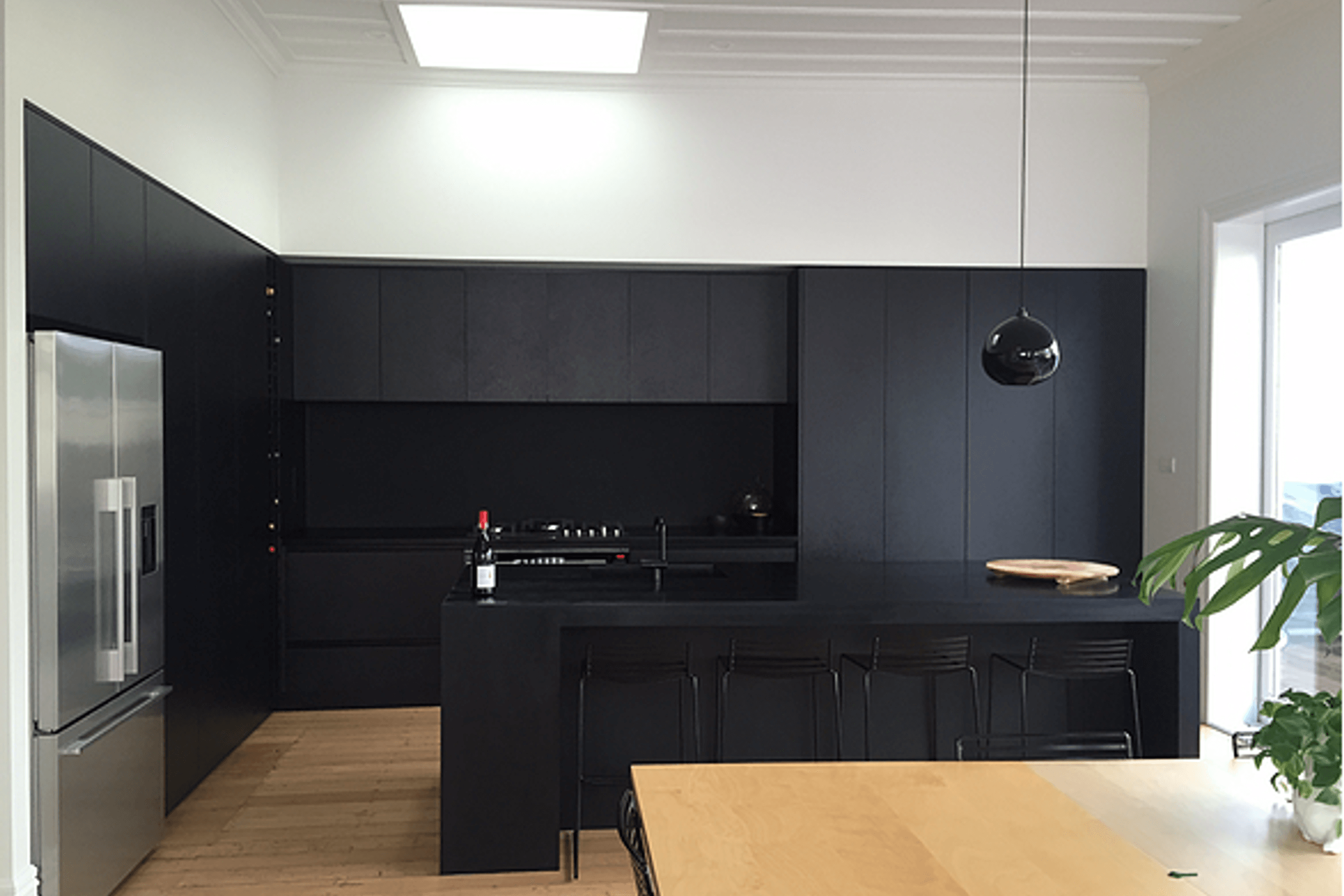 Handle-Less Look Kitchens