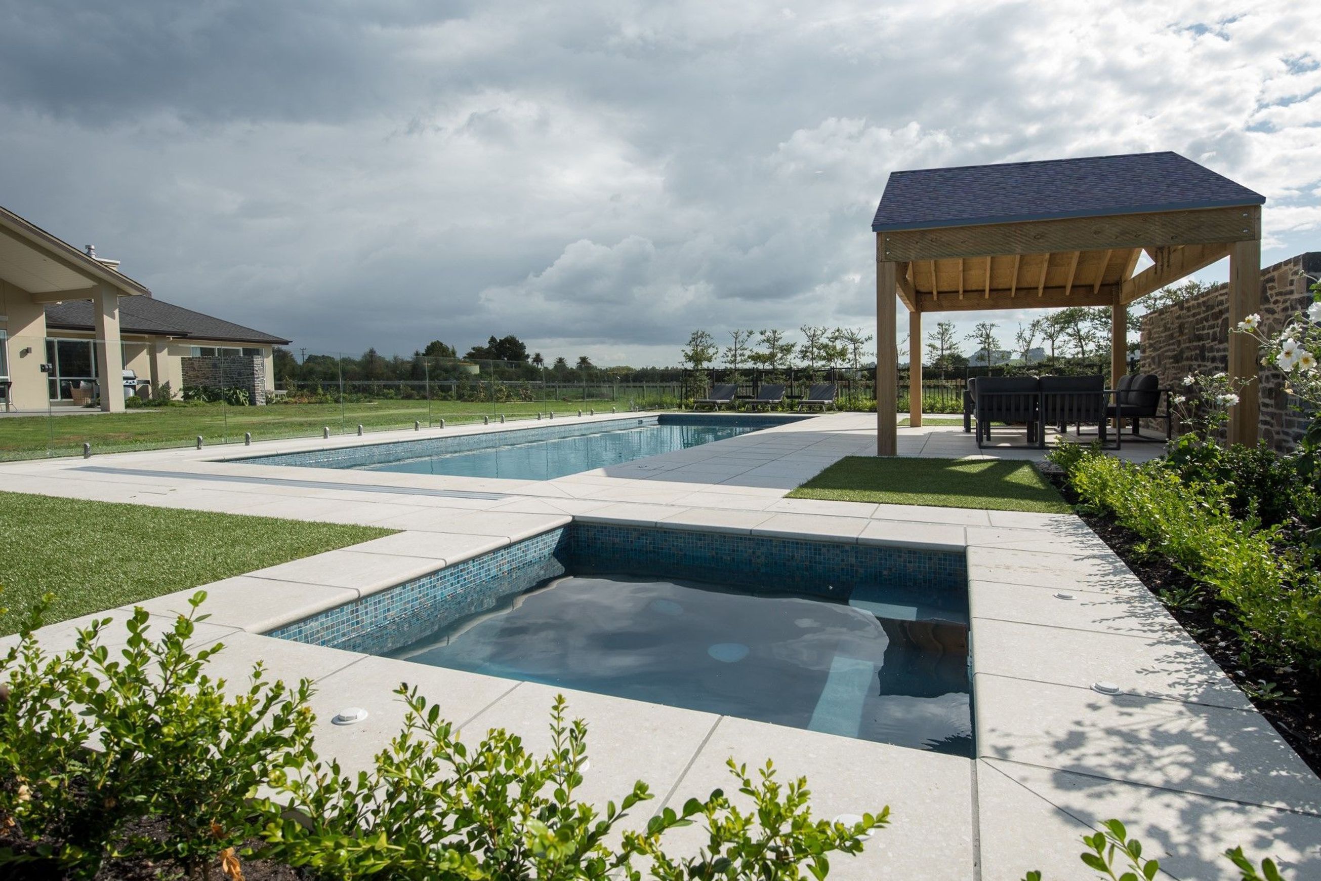 Custom Pool & Spa 