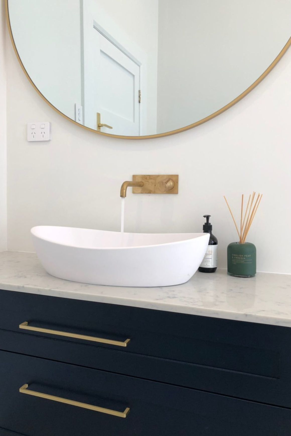 Vivienne STB24 Curved Top Basin