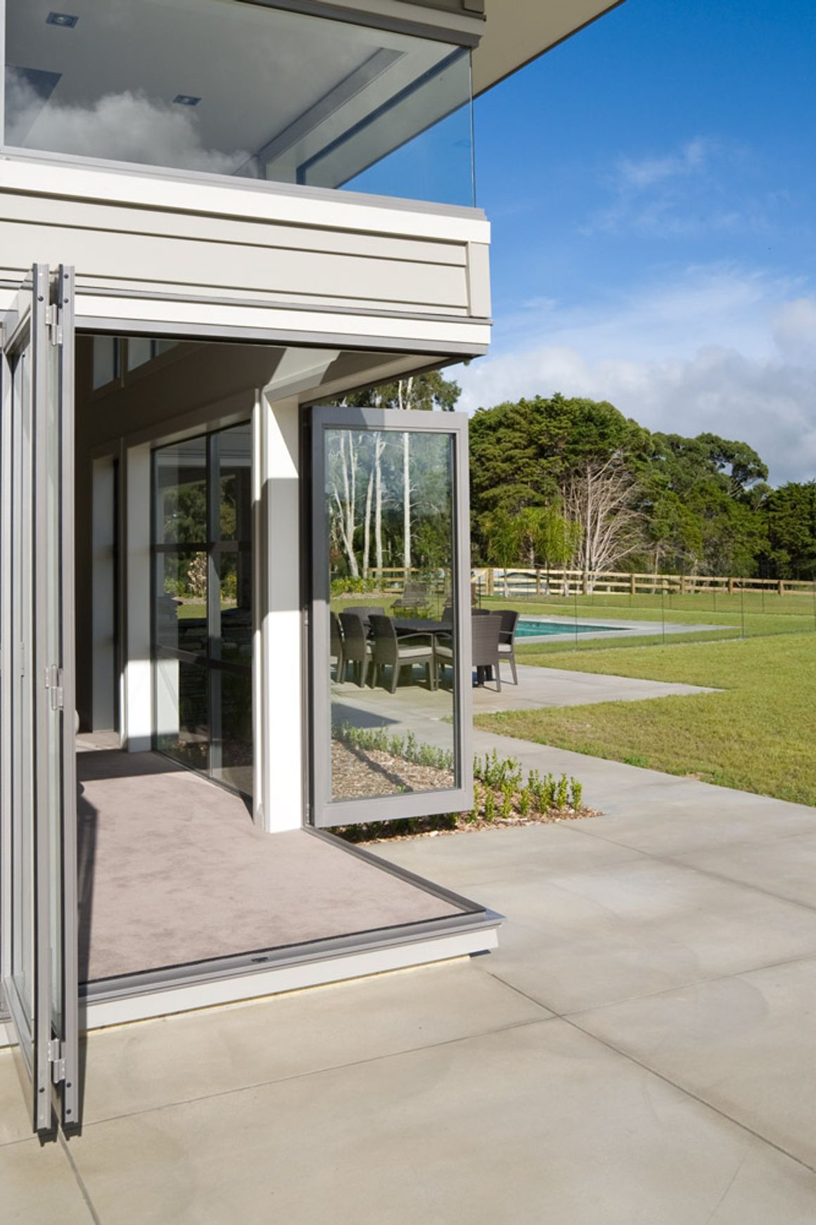 Corner Bifold Foldback™  Doors