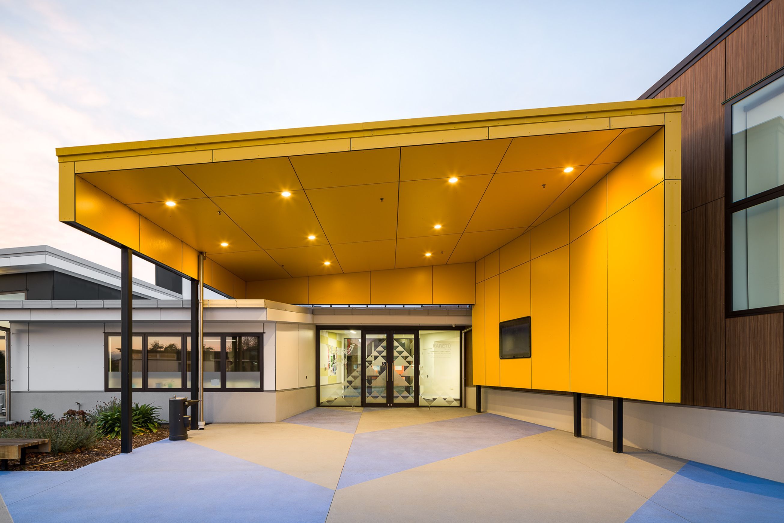 Profix PXF - TRESPA® METEON® Facade Support System