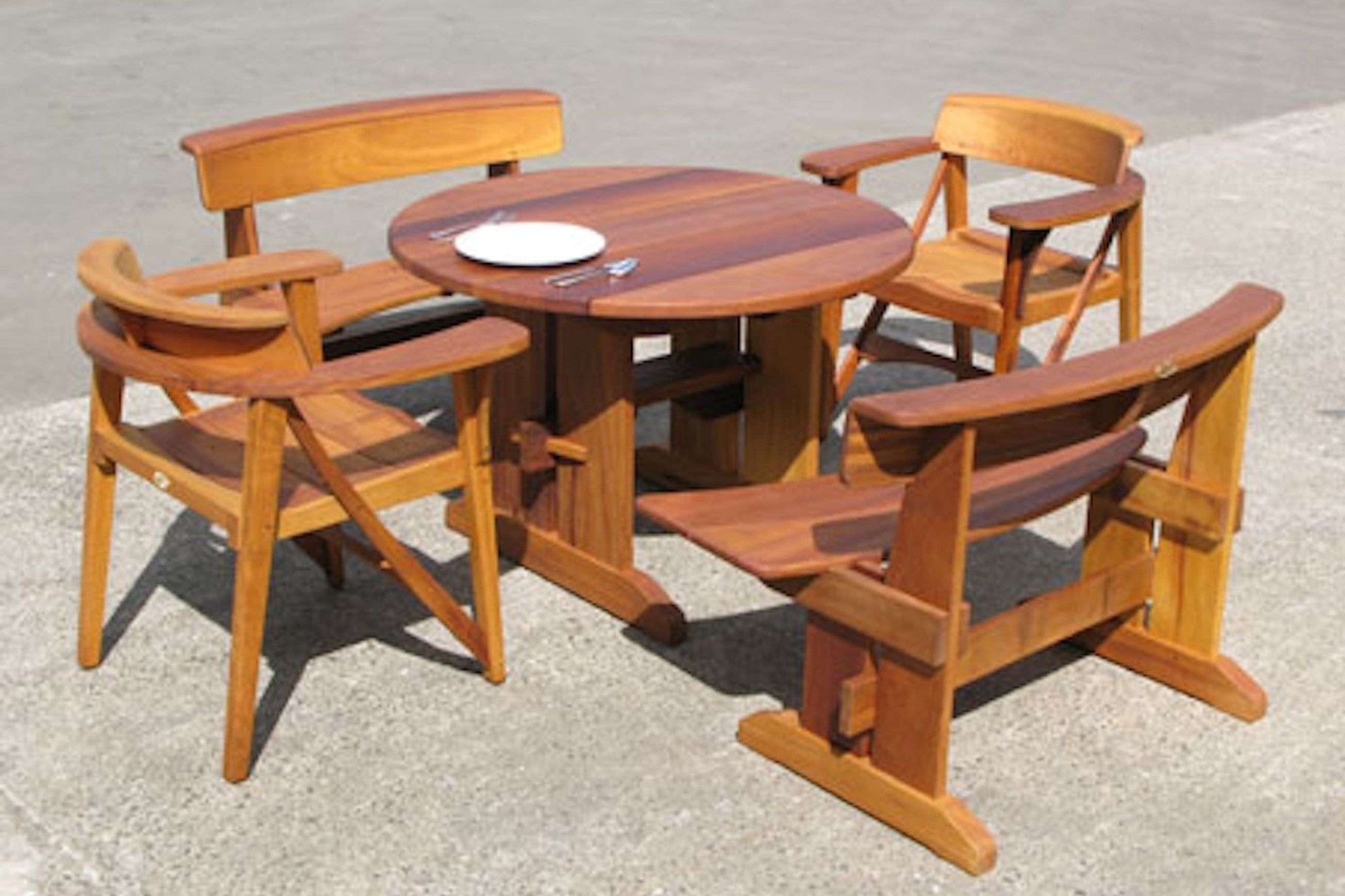 Round Table Suite 1200