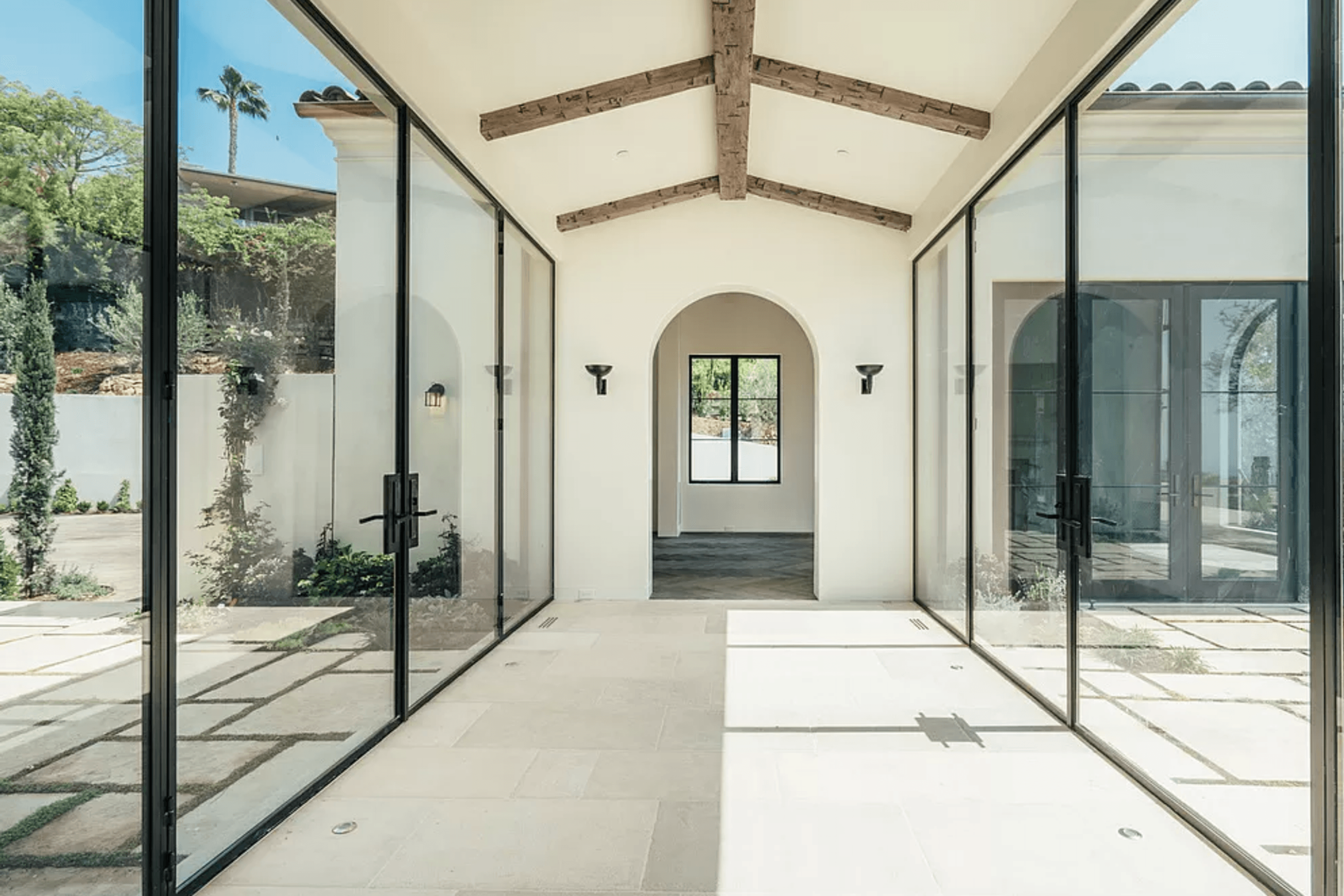 Lipari (Distressed Limestone)