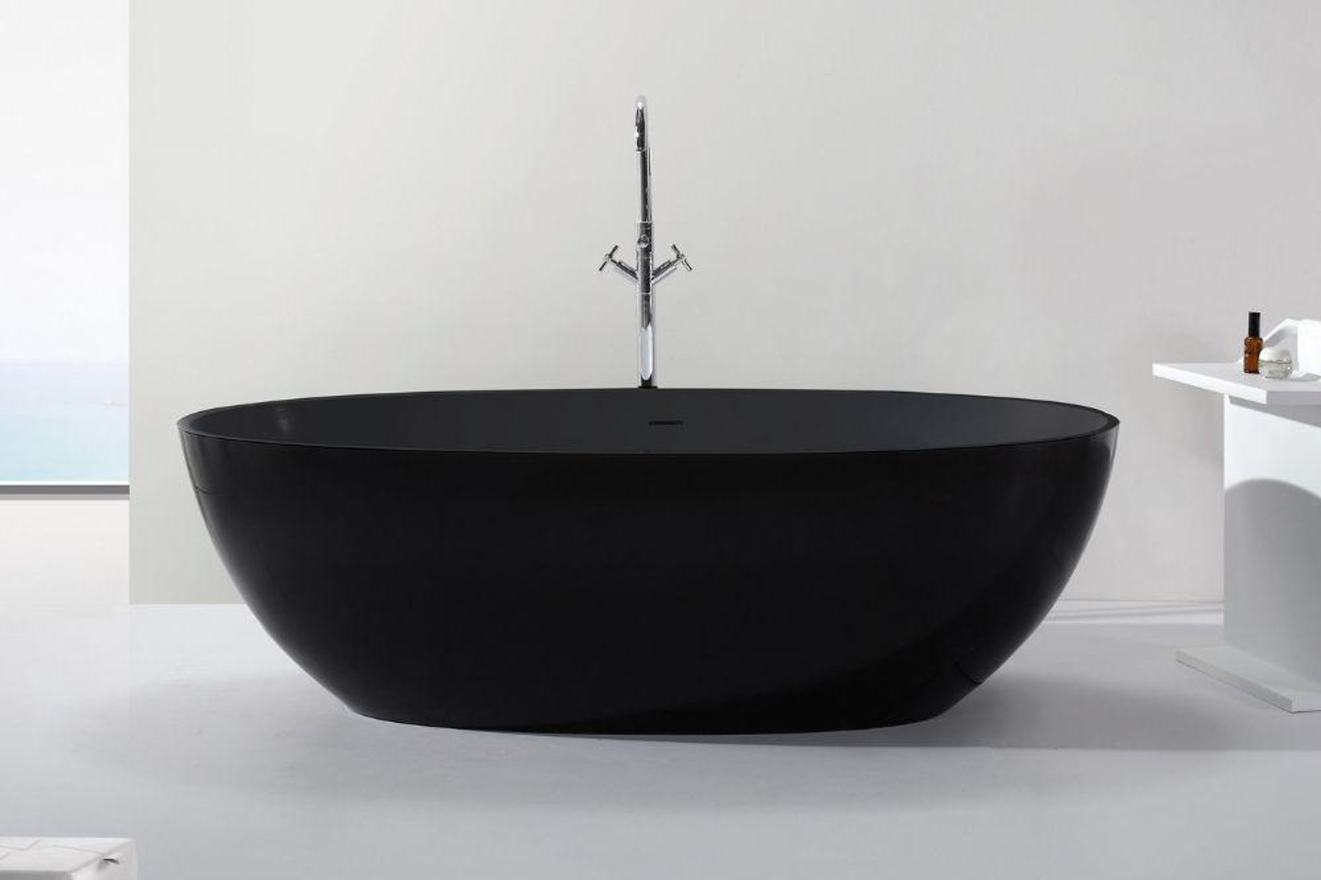 B003 Large Black Hugi Bath 1780MM