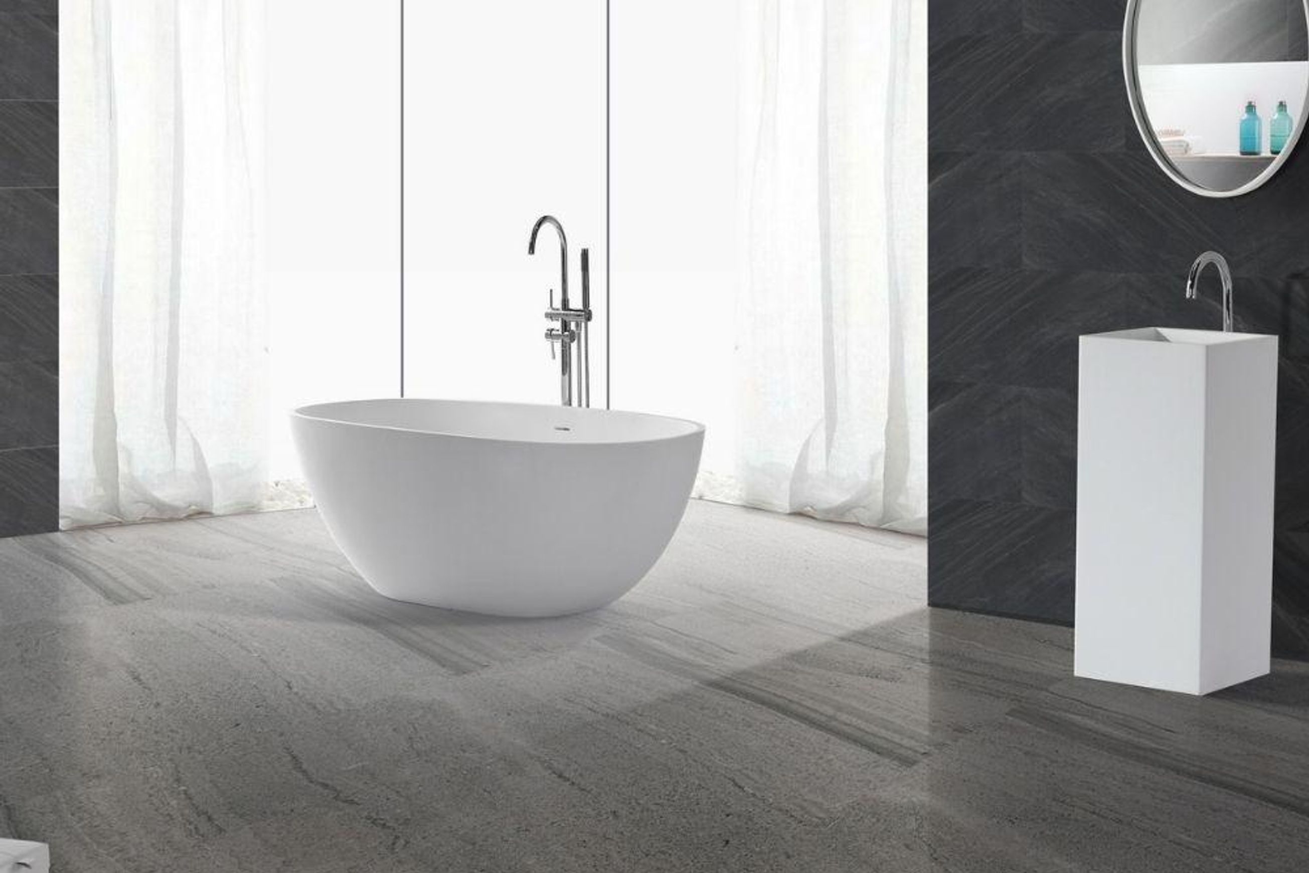 B008 Oval Shaped Hugi Bath 1640MM