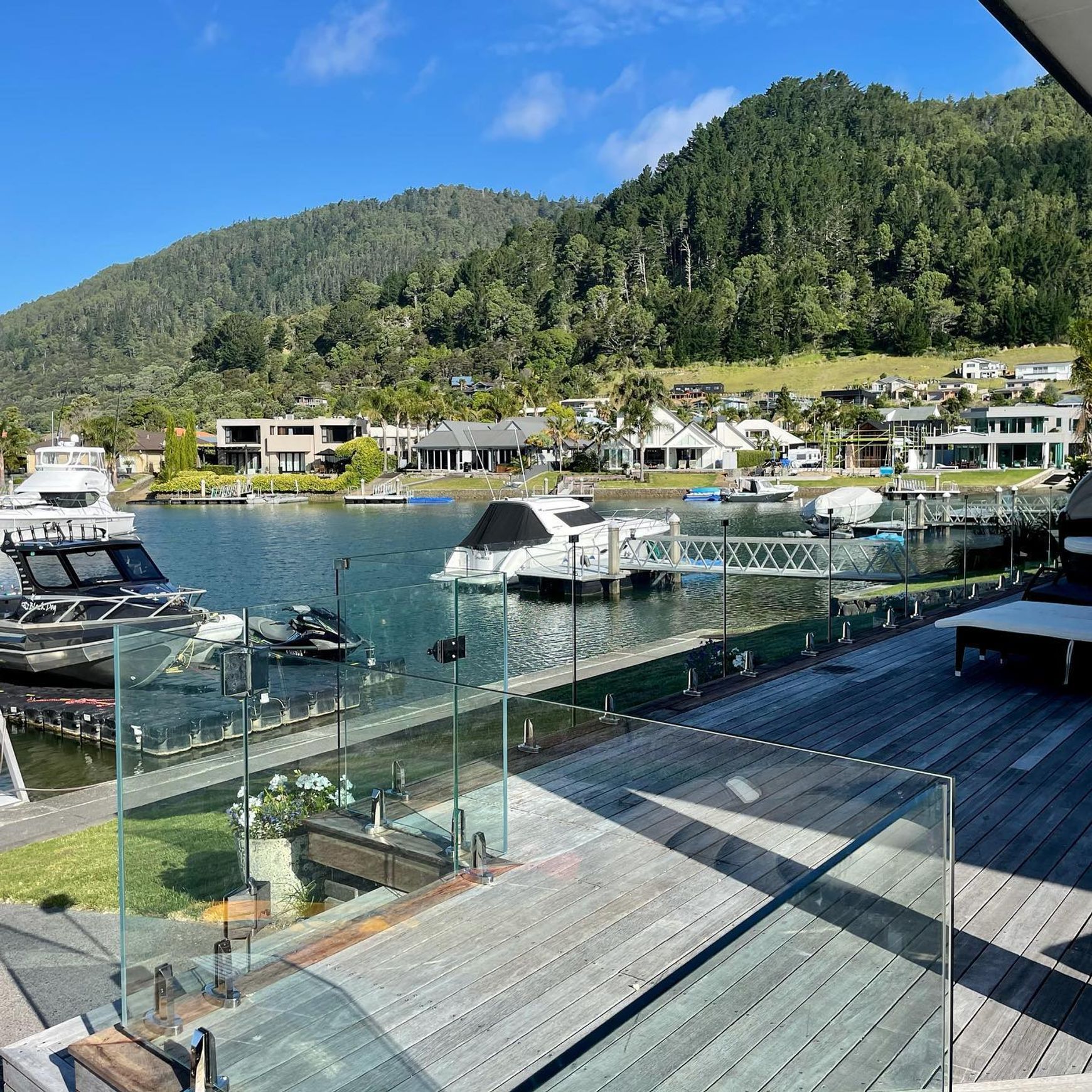 Edgetec Matador® Series I Mini Post Glass Balustrade