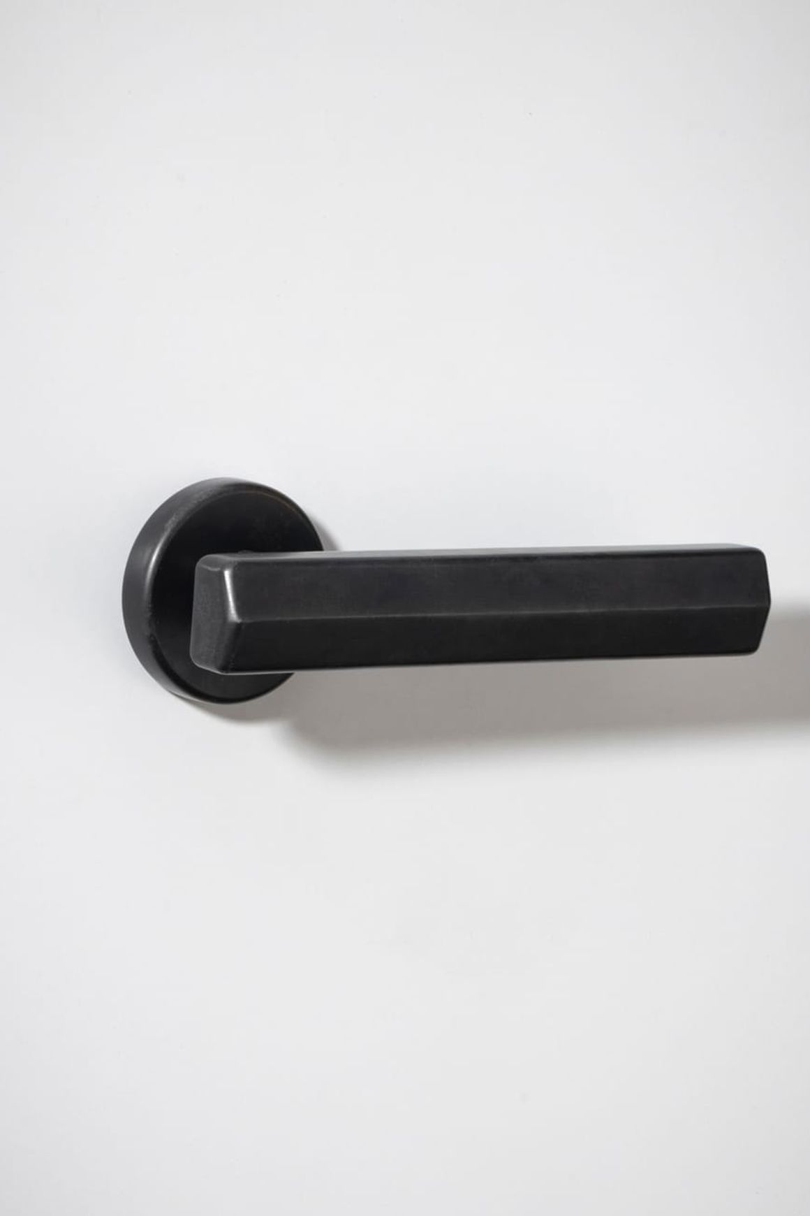 Straight Streaker Door Lever - Round Rose