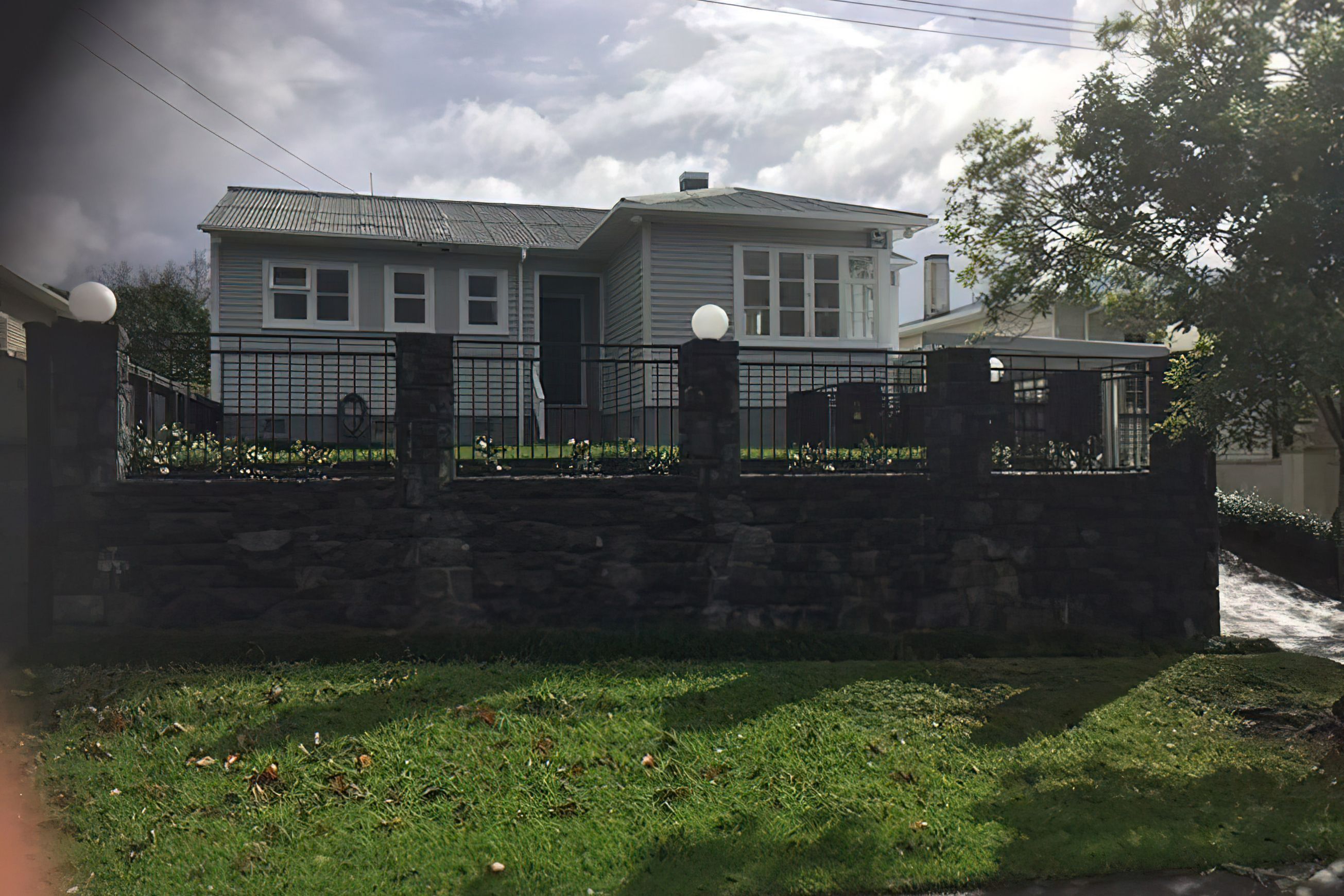 Manor - Tubular Garden & Residential Fence