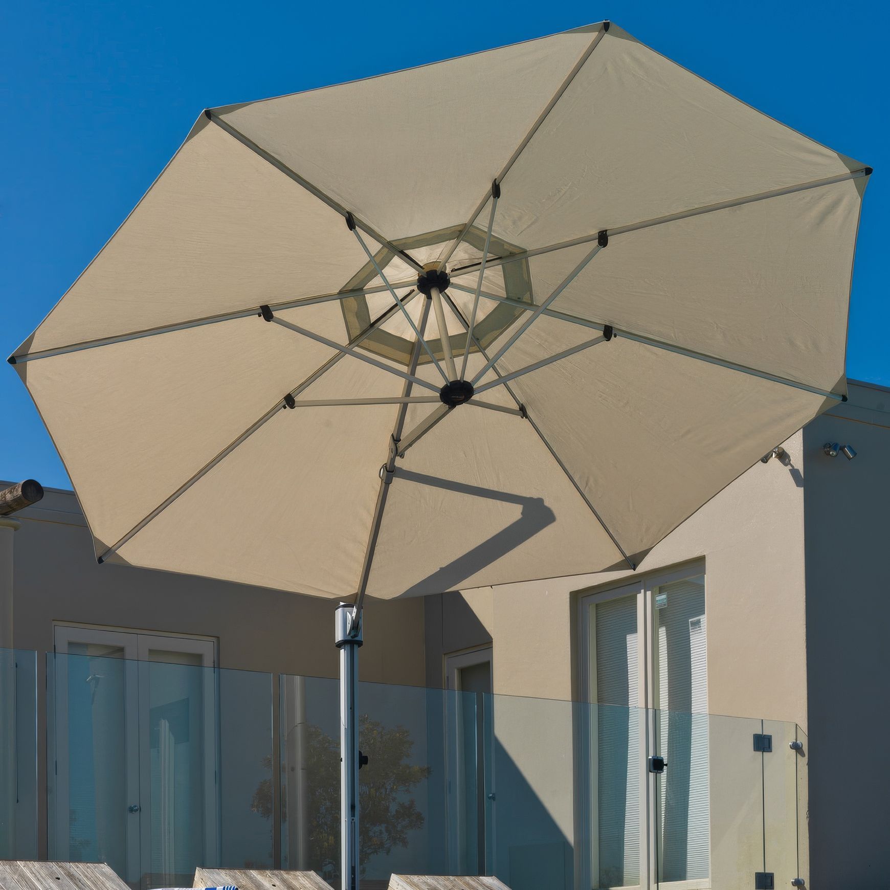 Eclipse Cantilever Umbrella
