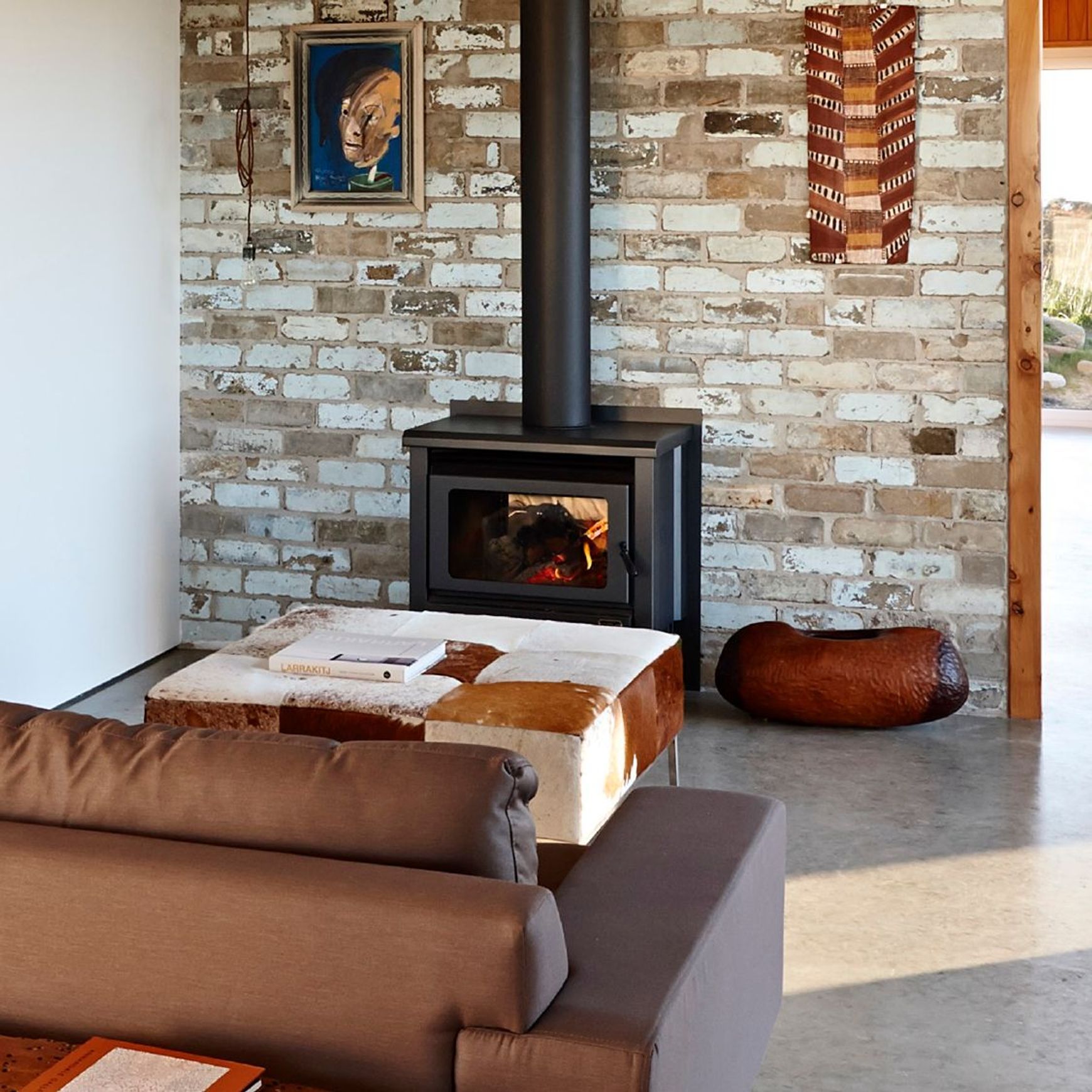 Kemlan-Coupe Wall Penetration Double Sided Rural Wood Fireplace
