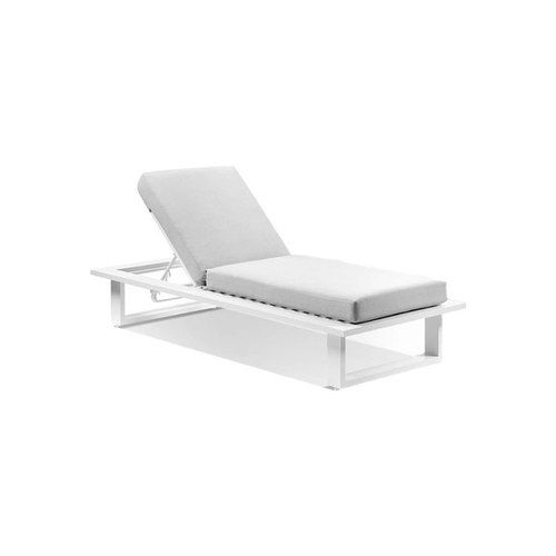 Arcadia Sun Lounge In White w/ Slide Under Side Table