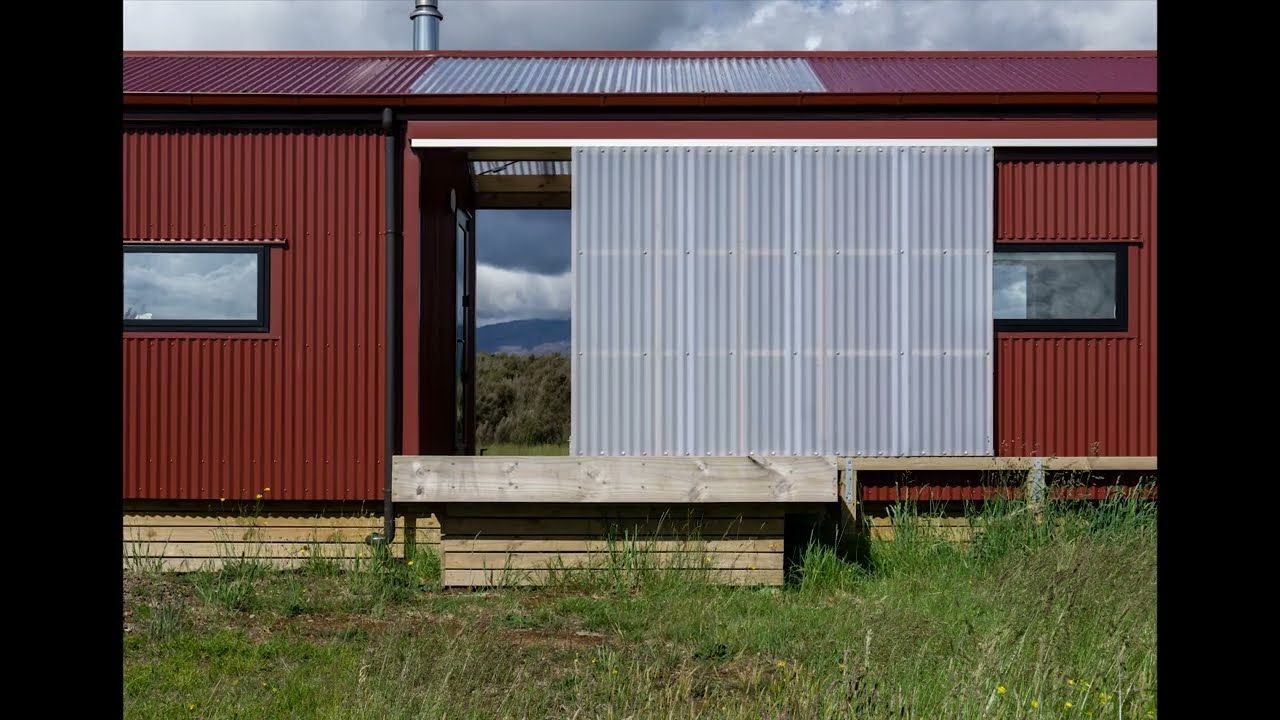 Ruapehu Red Hut by arkhé architecture