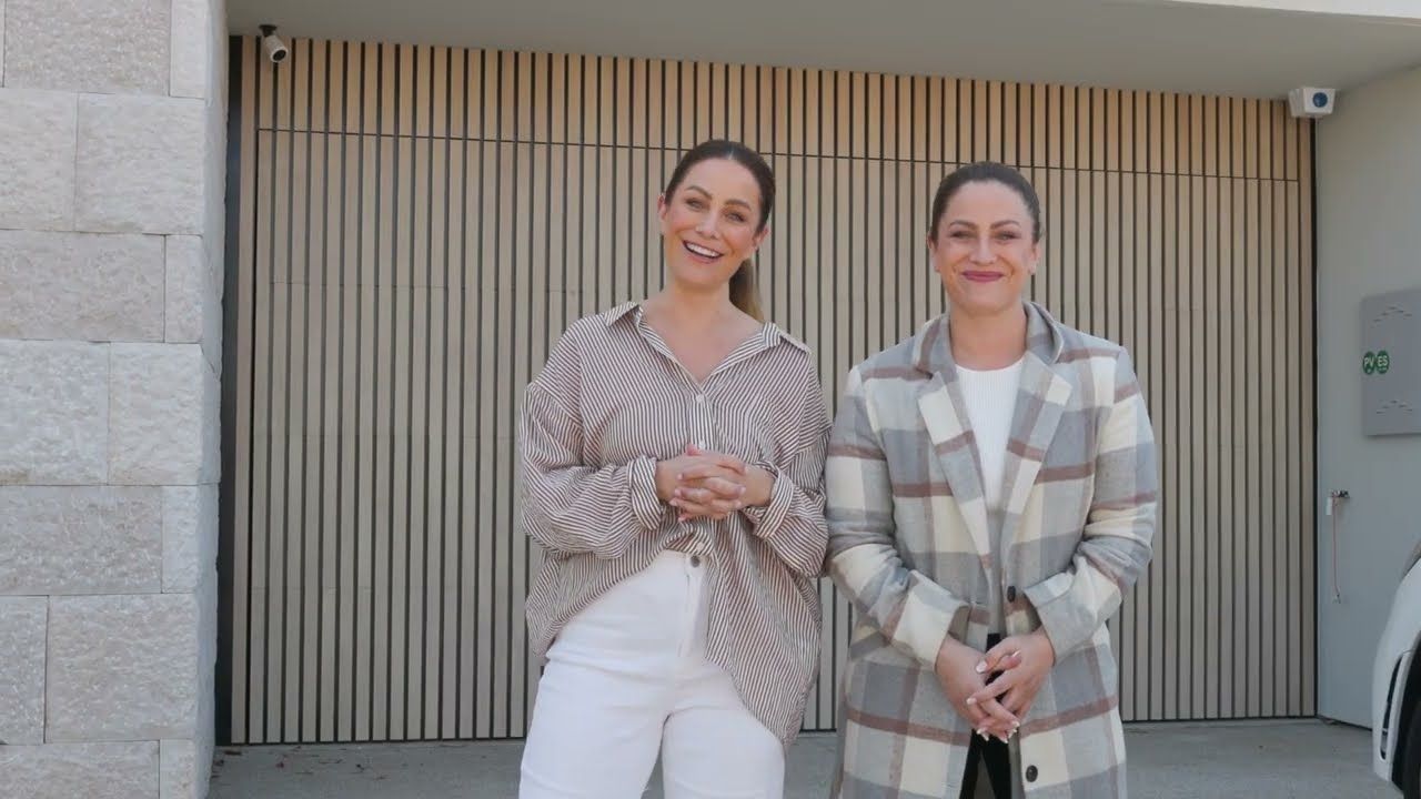 Design Duo | DecoWood® Garage Door Spotlight