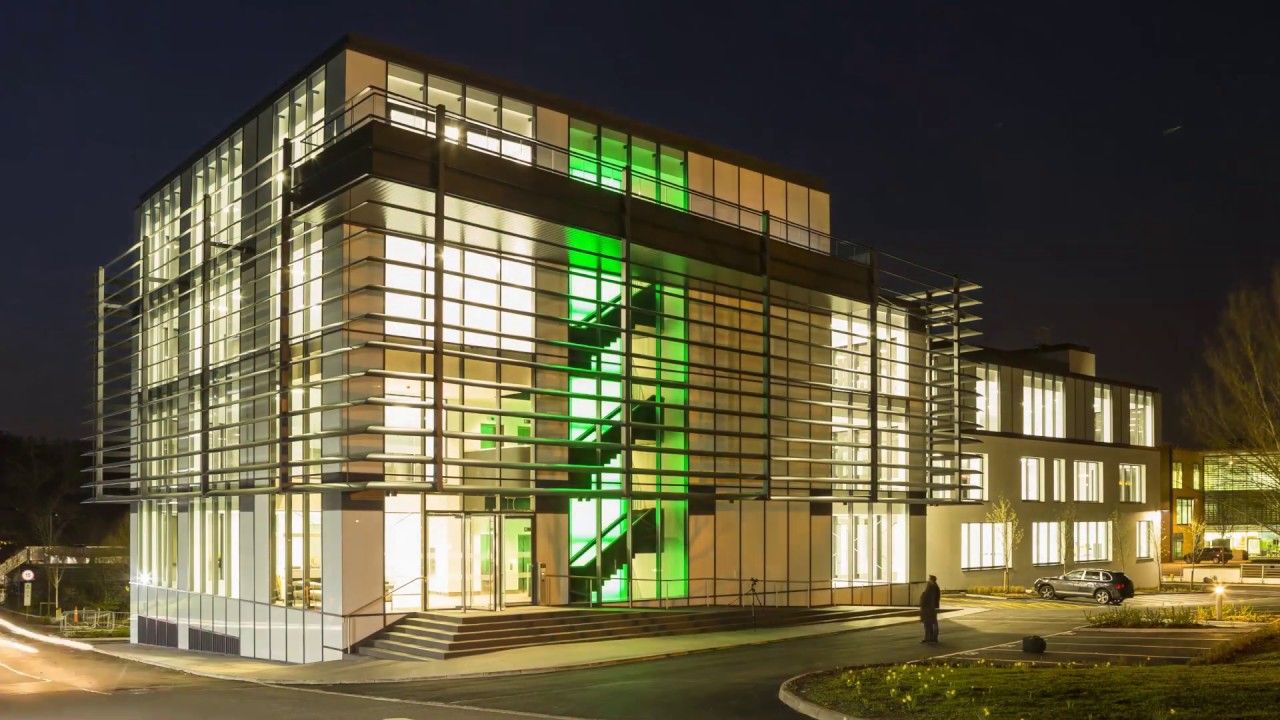 Corporate HQ renovated with shiny SUNPAL 18mm curtain walling