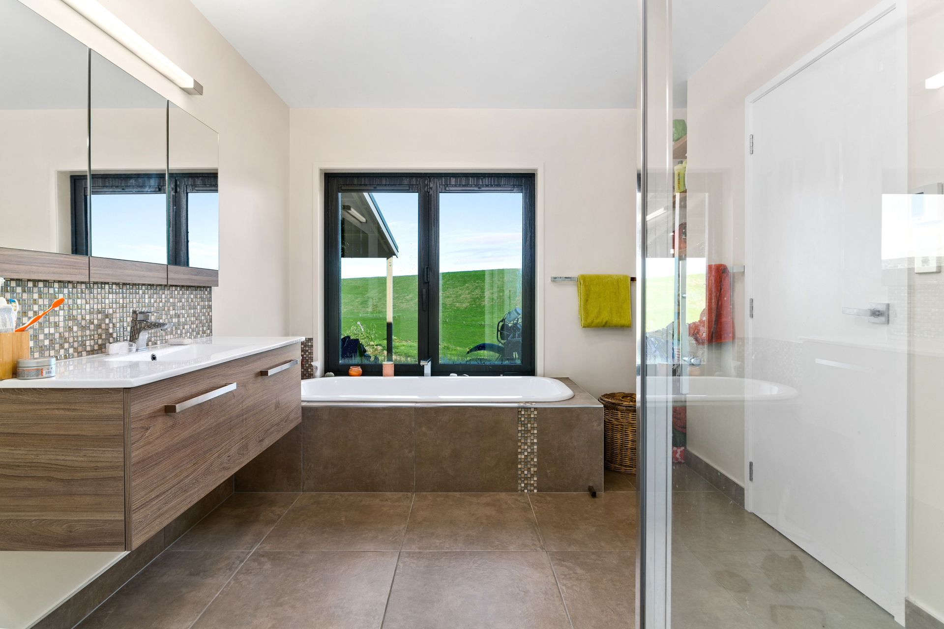 Country living in Ngakuru