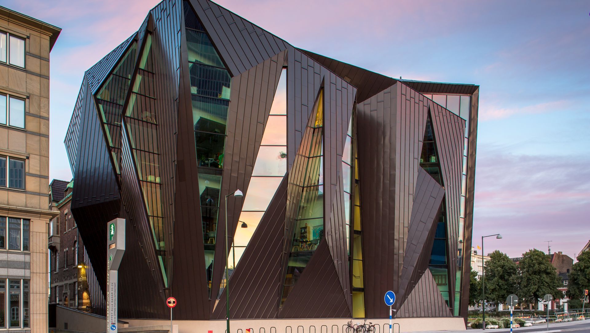 World Maritime University banner