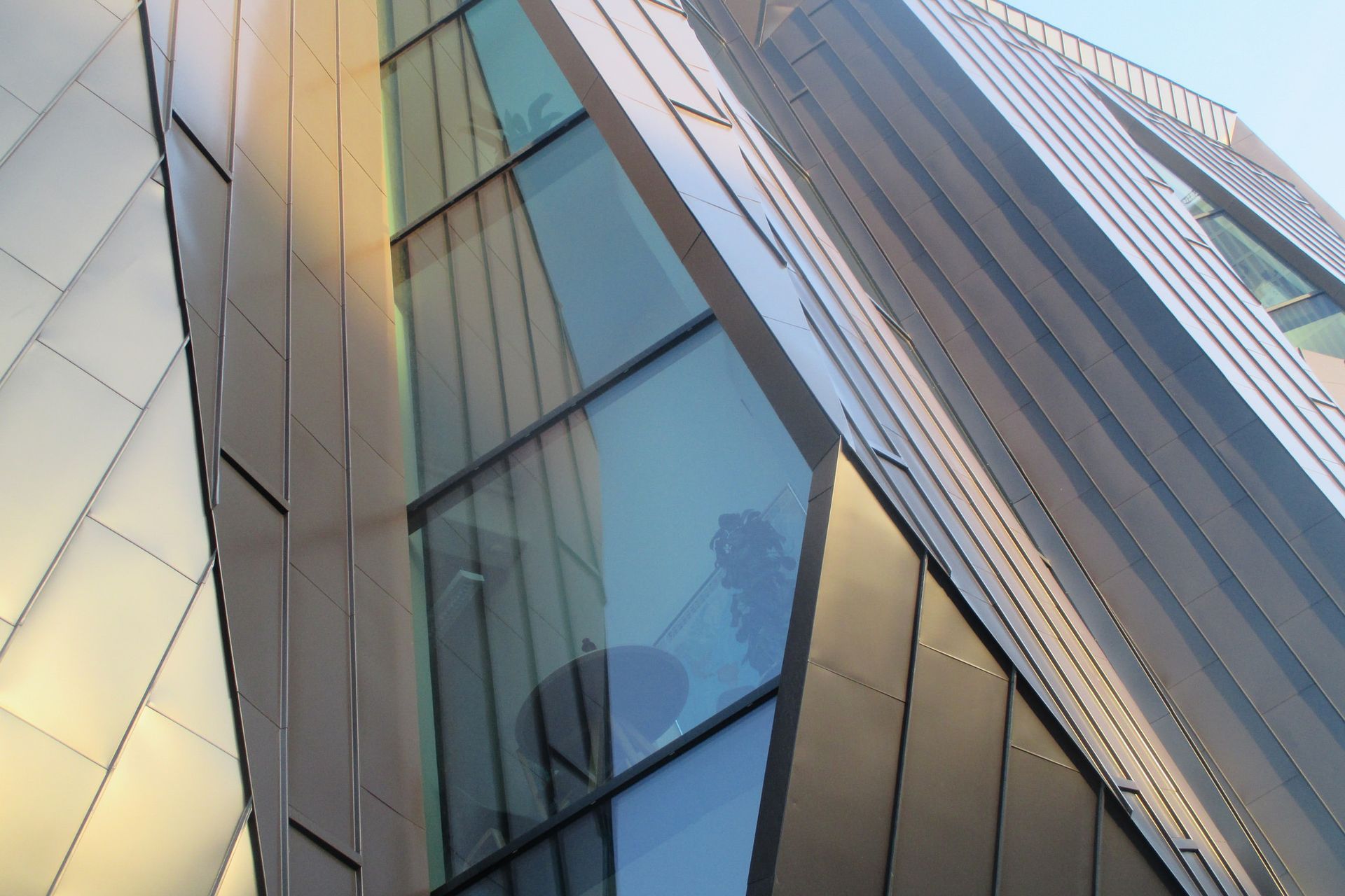 WORLD MARITIME UNIVERSITY