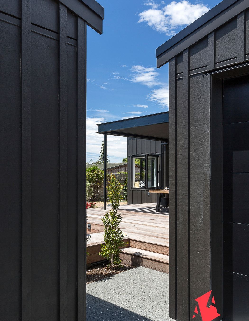 Leuschke-Kahn - Pauanui