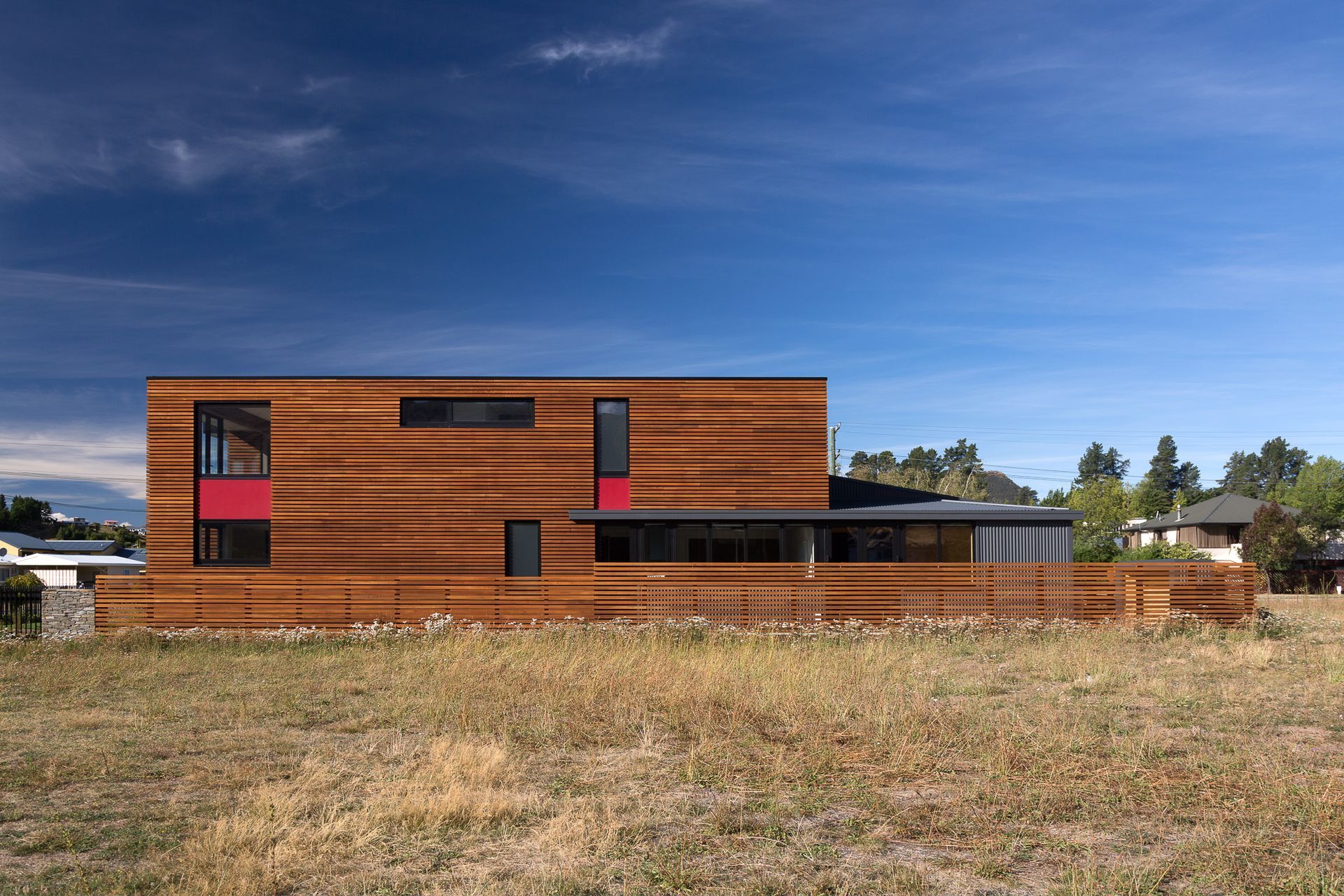 While the majority of the house is clad in horizontal cedar battens, details such as the window frames, flashing and chimney caps are in black metal with ‘pops’ of red—a nod to the De Stijl school of design..