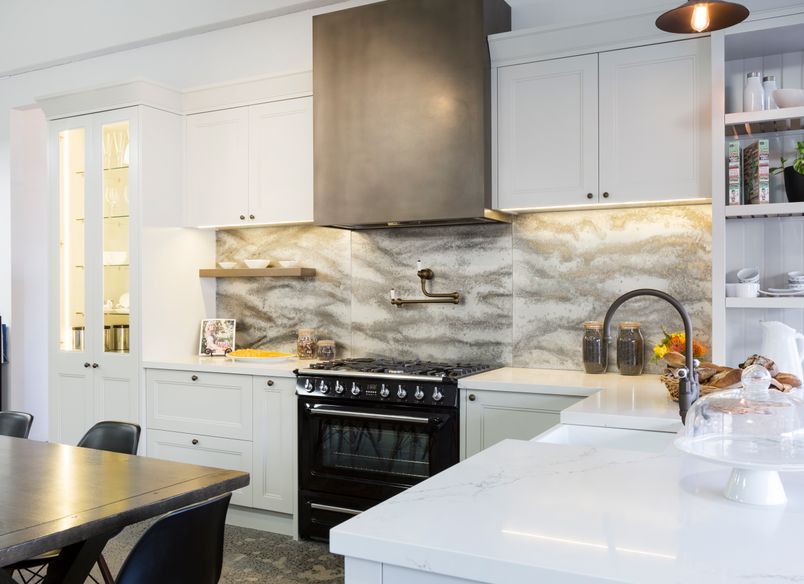 Traditional Studio Kitchen by Sue Gillbanks