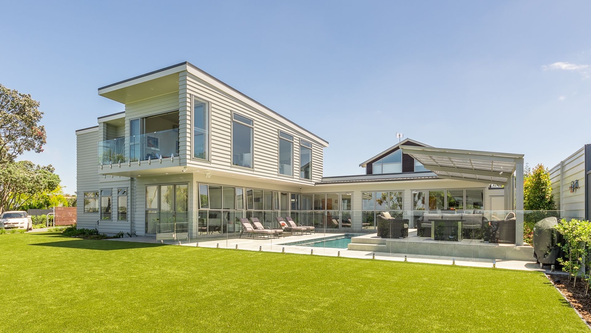 House by the sea in Auckland banner