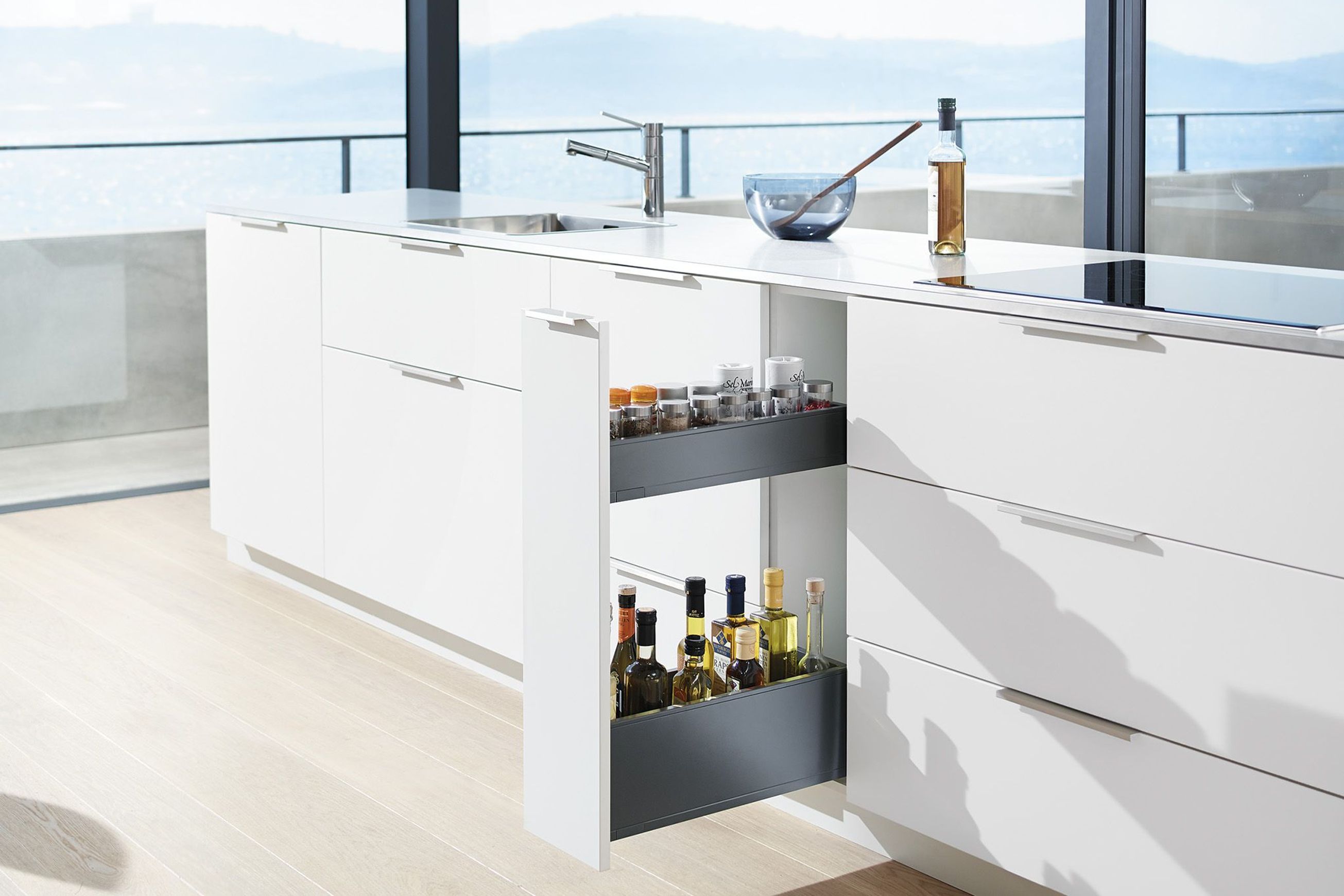 SPACE TWIN narrow cabinet solution