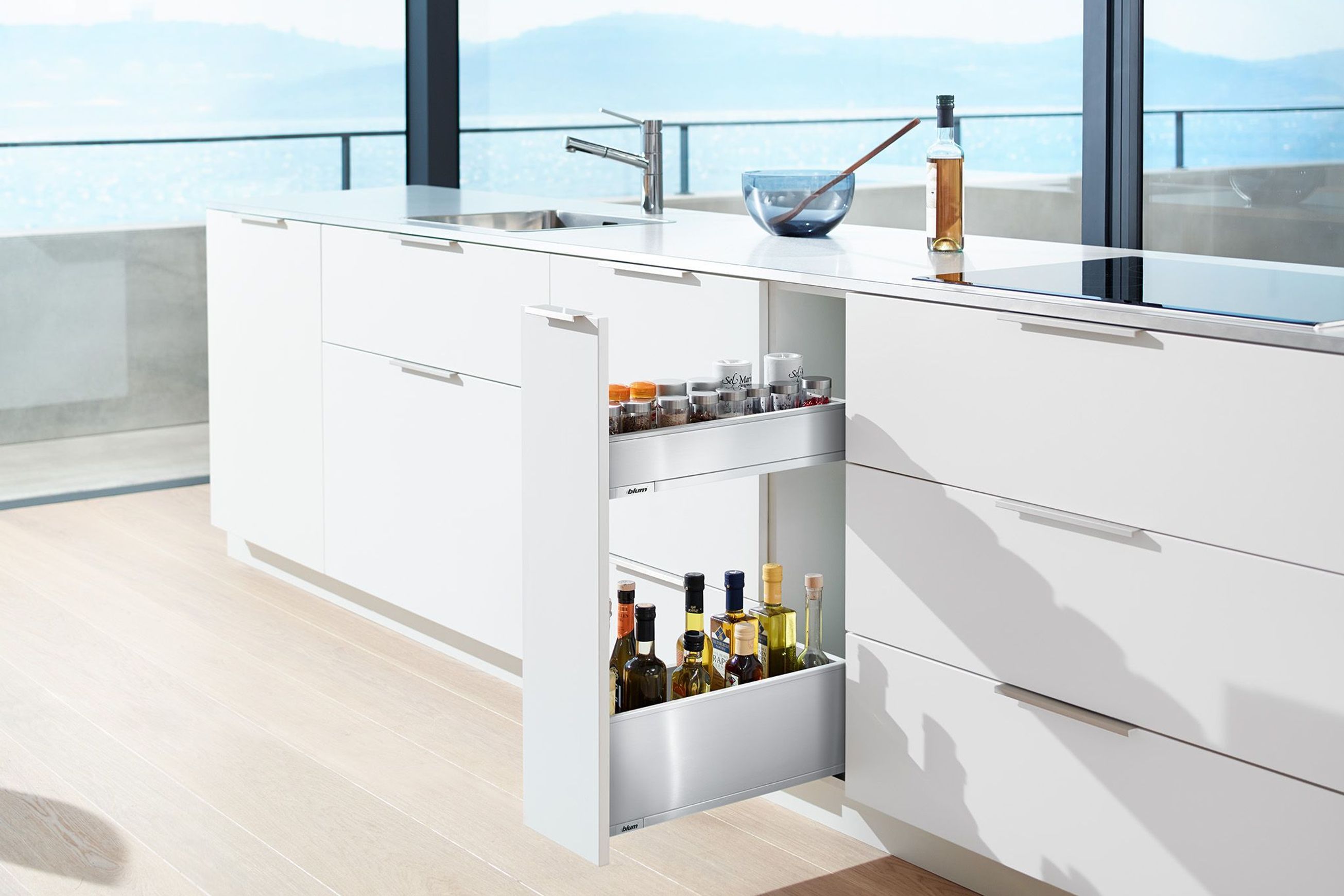 SPACE TWIN narrow cabinet solution