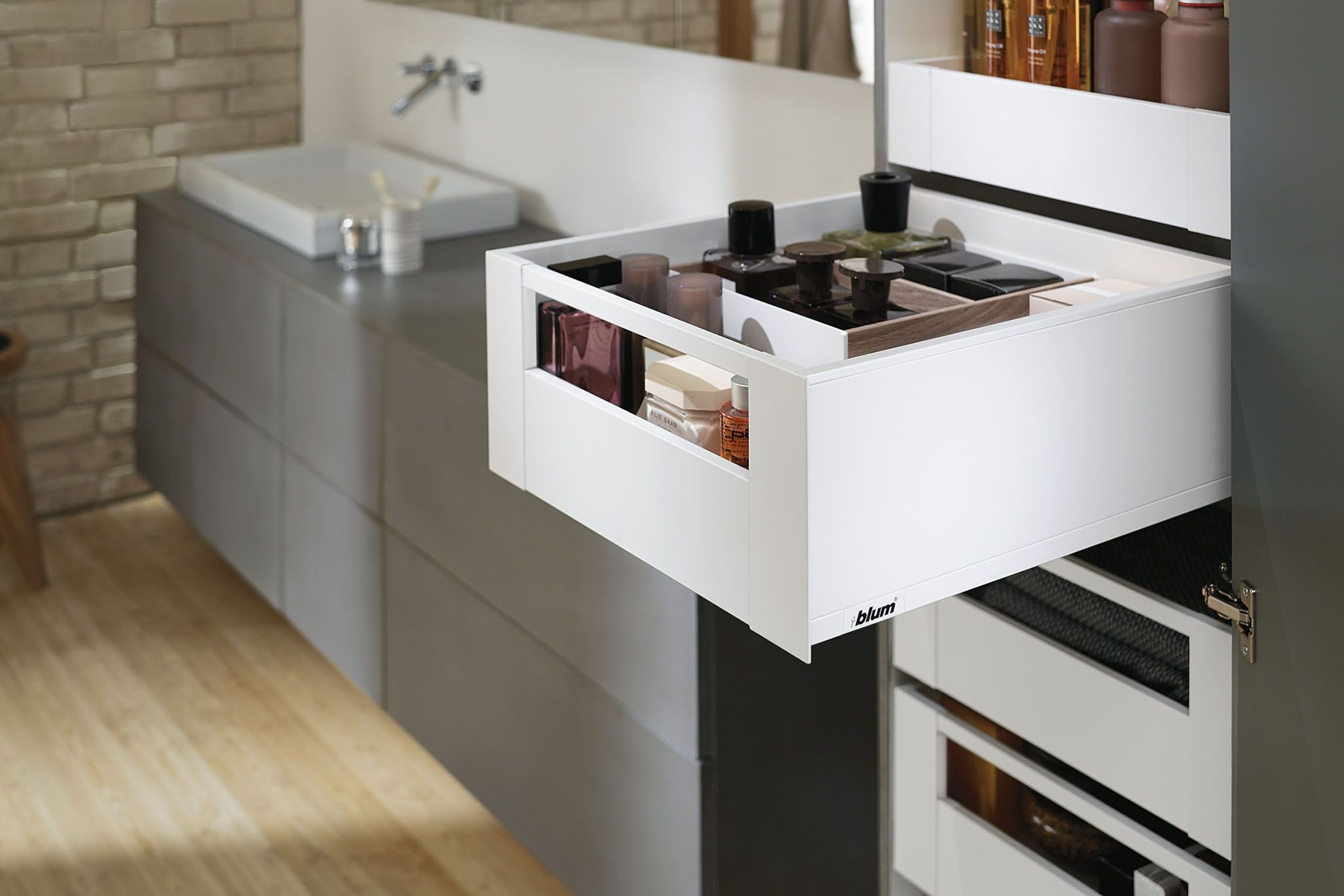 SPACE TOWER with LEGRABOX
