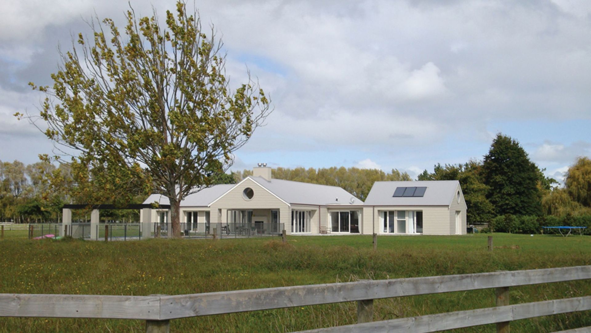Passive Solar Country House, Gordonton banner
