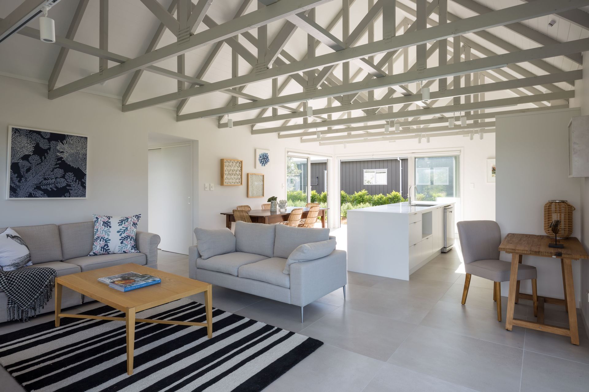 Four Walls Cooks Beach