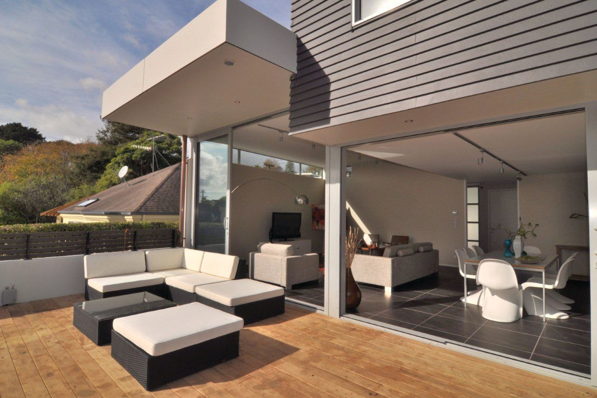 SUSTAINABLE HOUSE DESIGN - MEADOWBANK HOUSES