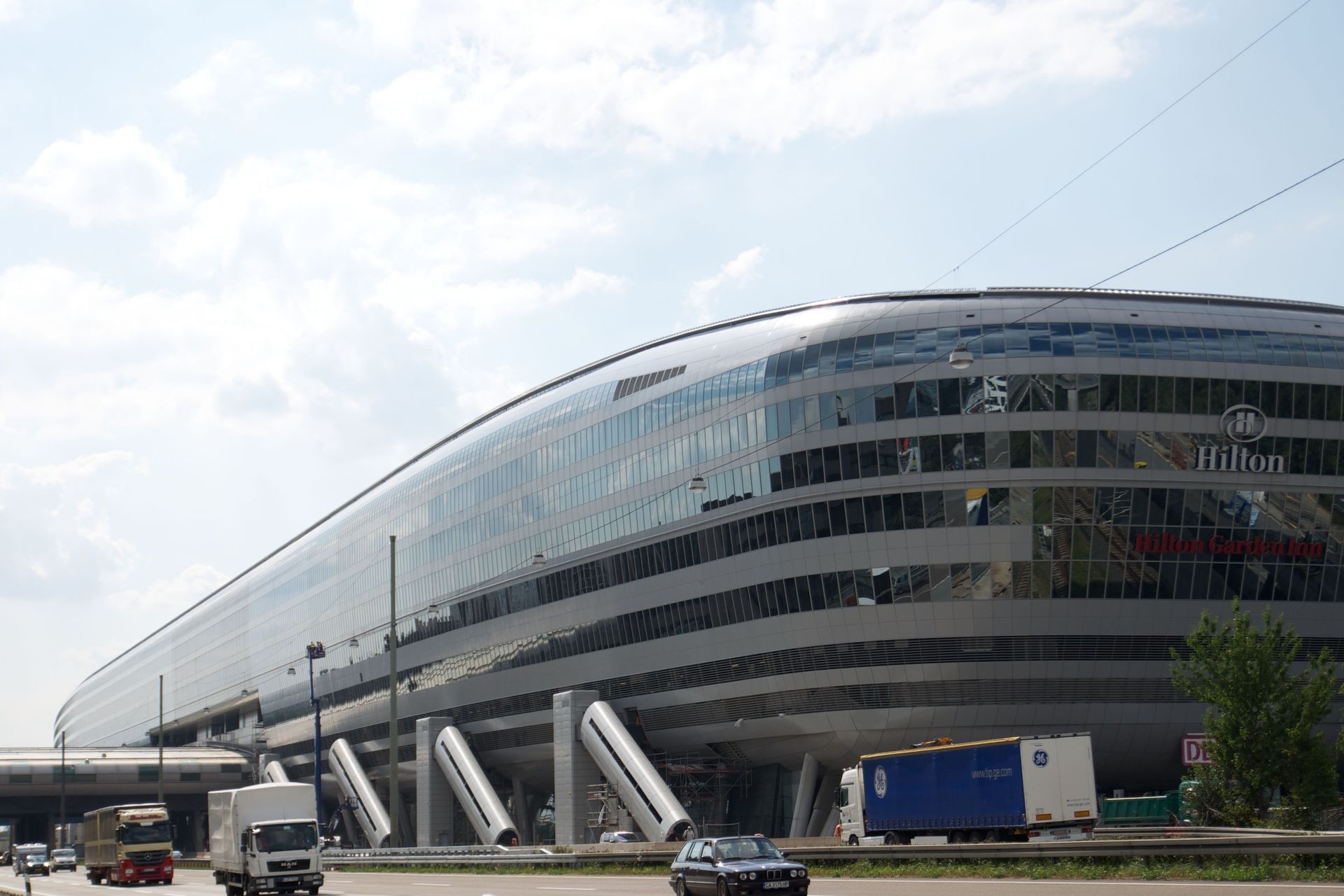 THE SQUAIRE (AIRRAIL CENTER)