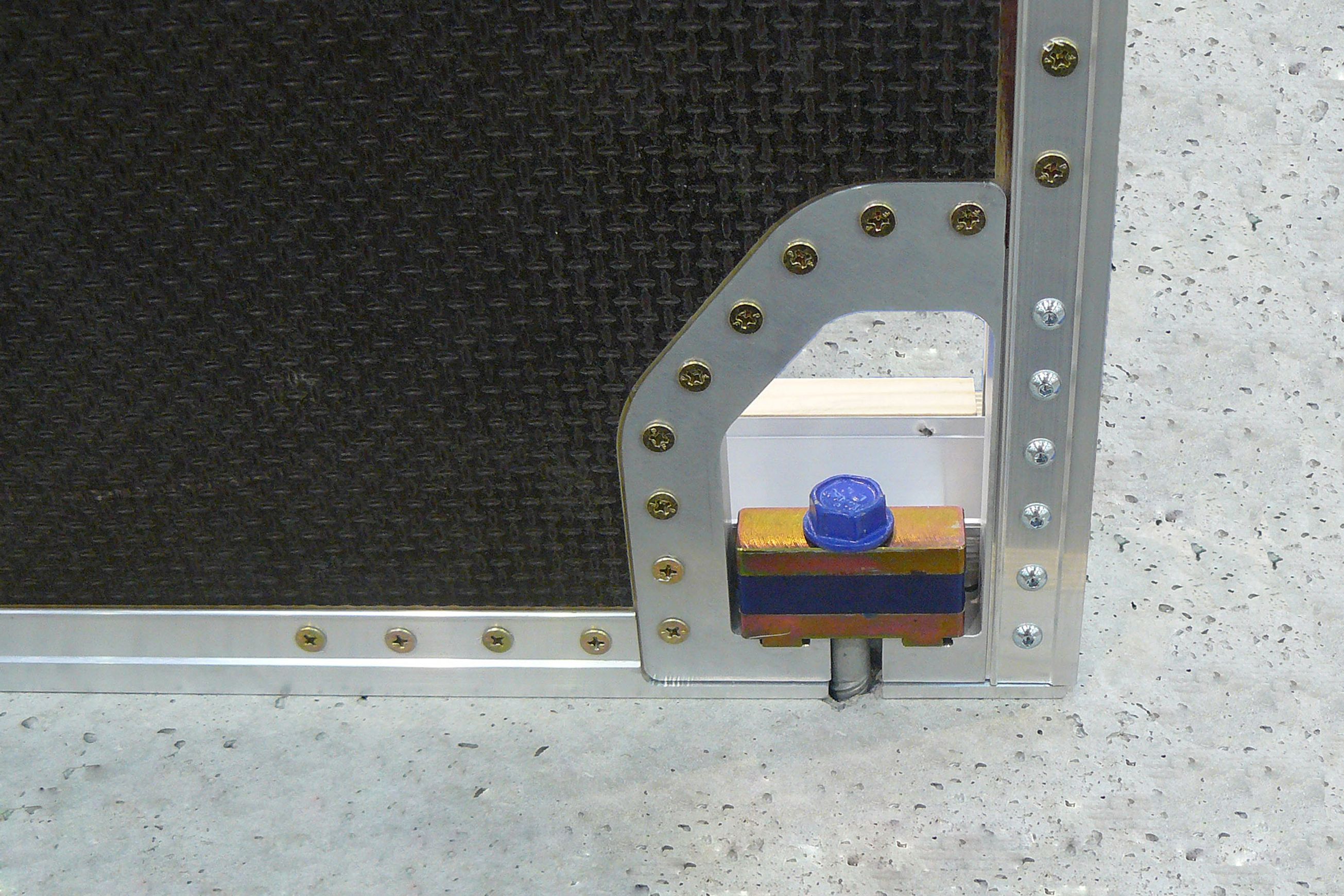 CS Bracewall Cavity Slider