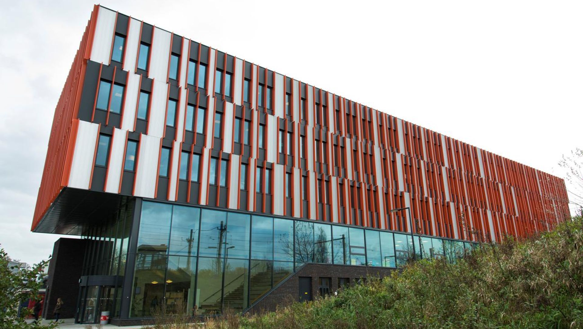 The Hout & Meubileringscollege banner