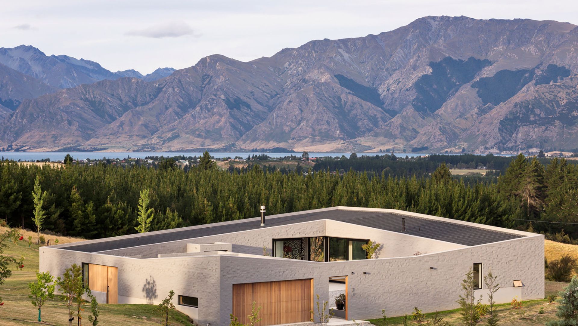 Lake Hawea Courtyard House banner