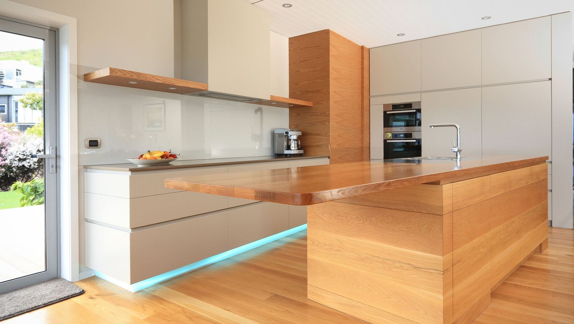 Solid Oak Kitchen banner