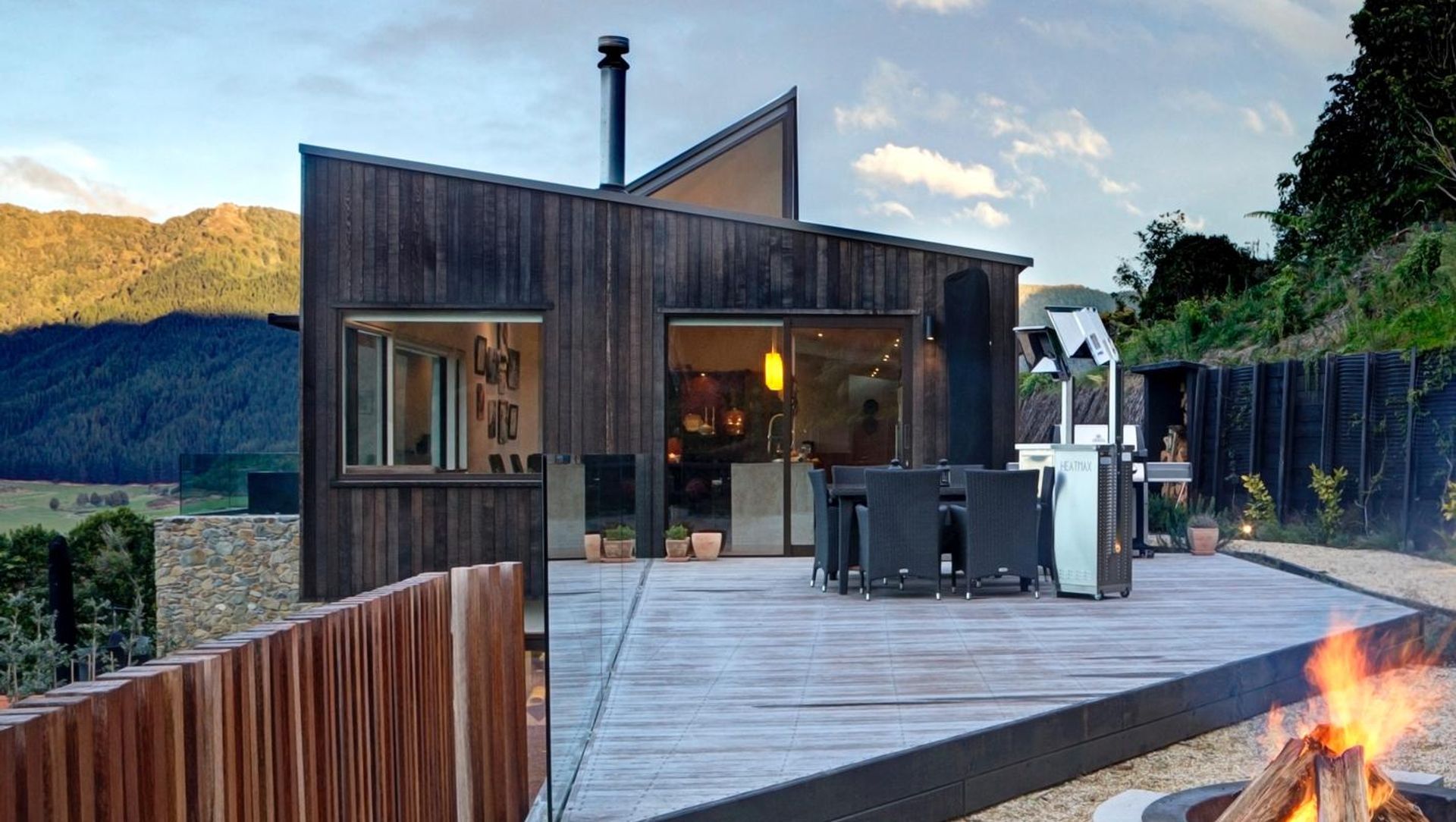 Okiwa Bay House banner