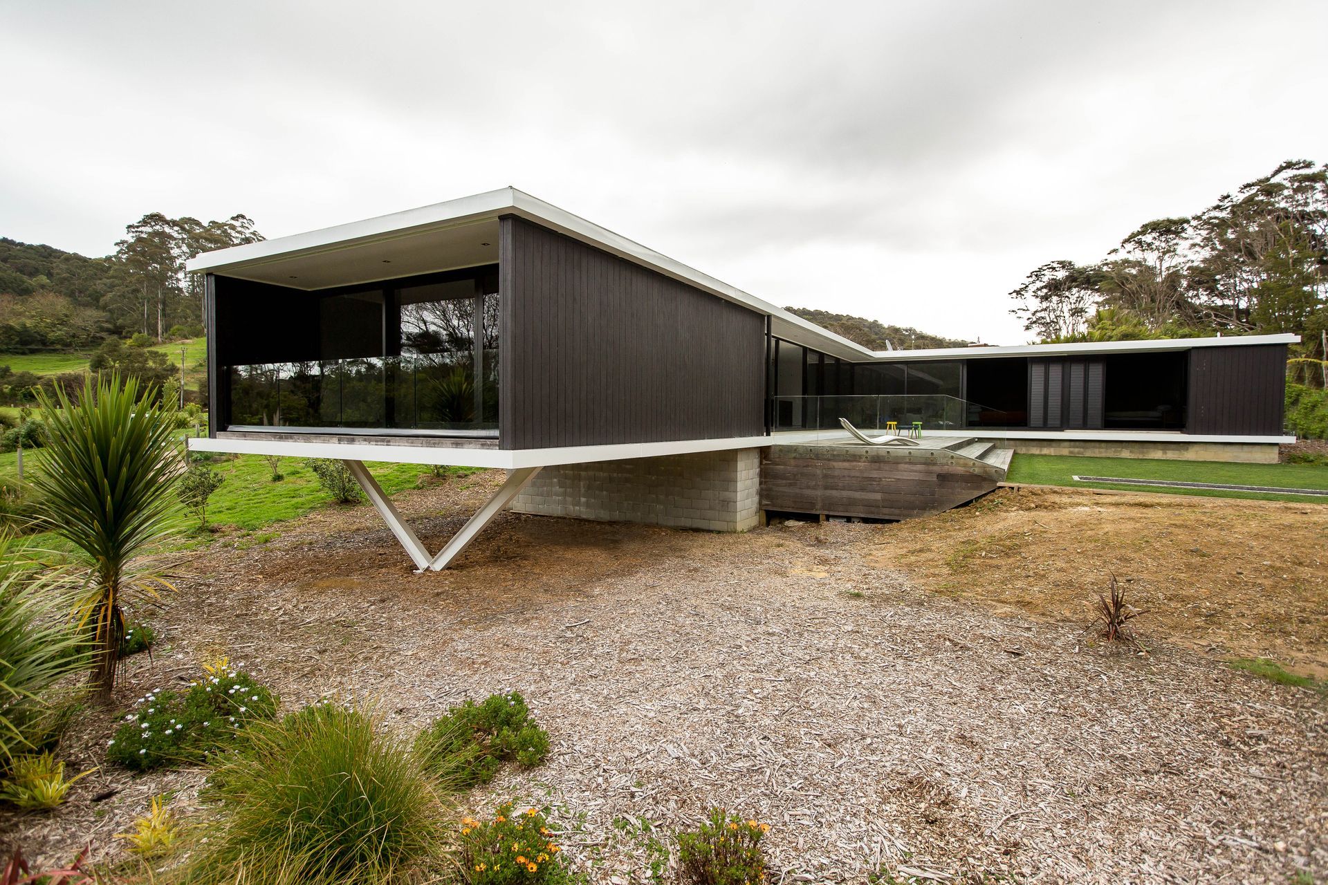 V House by CHRIS TATE