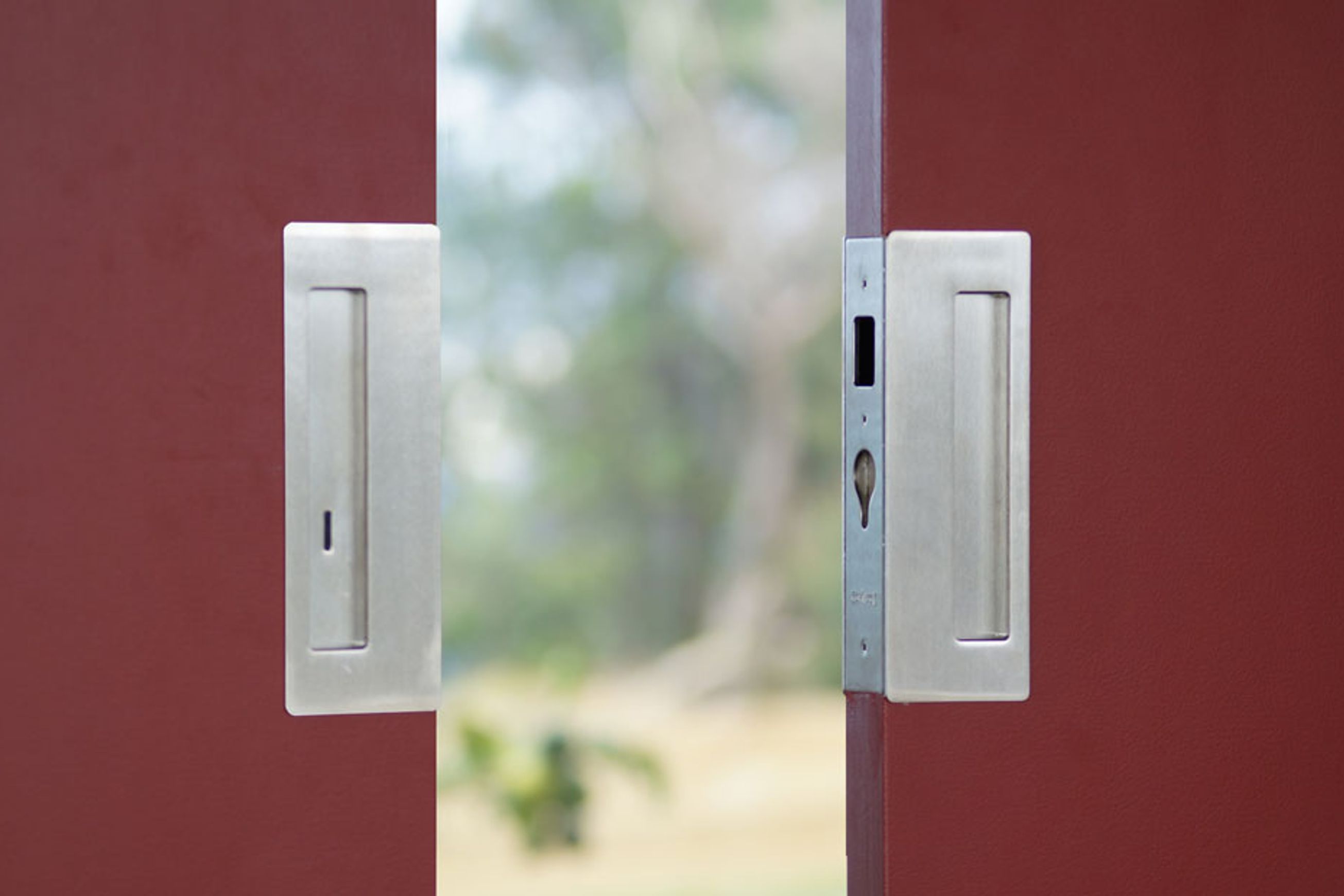 CaviLock CL400® Magnetic Cavity Slider Door Handle