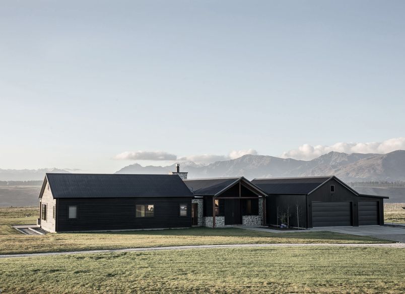 Clutha River Farmhouse