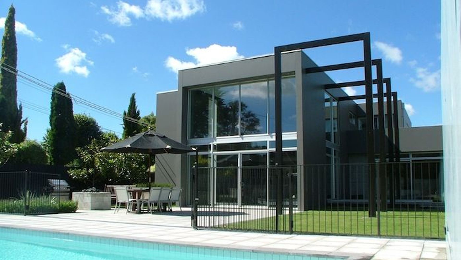 Fendalton House banner