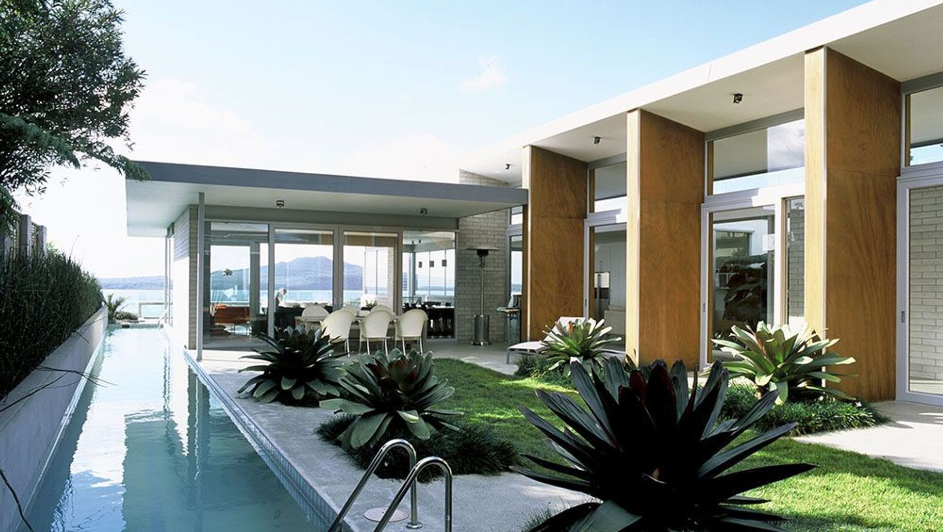 Seacliffe Avenue banner