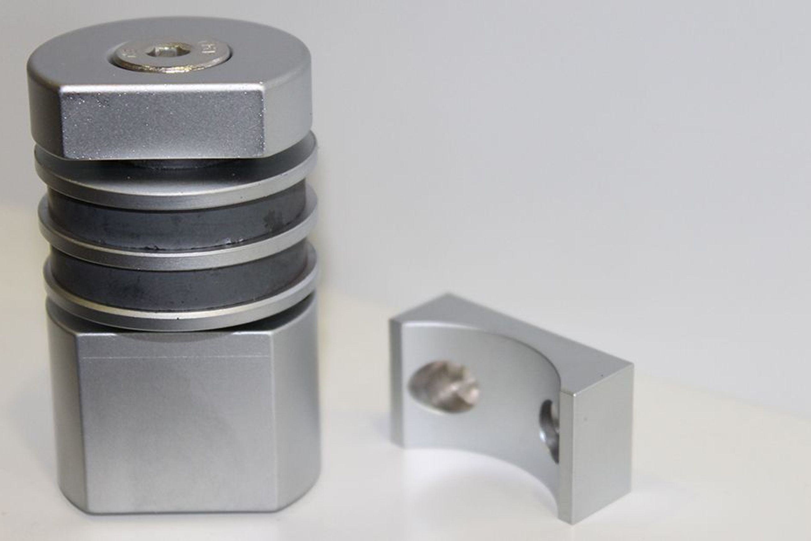 HB710-L Round Magnetic Floor Mount Doorstop