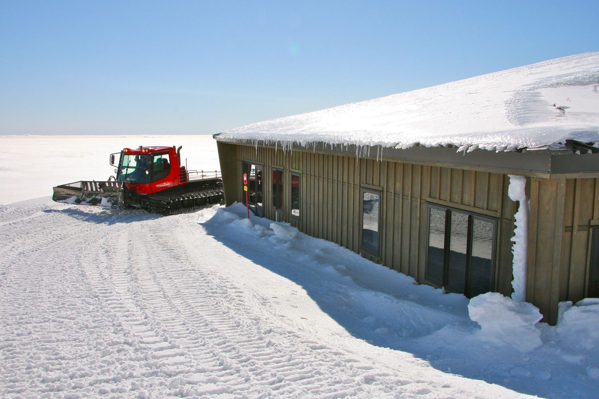 Knoll Ridge Cat Shed