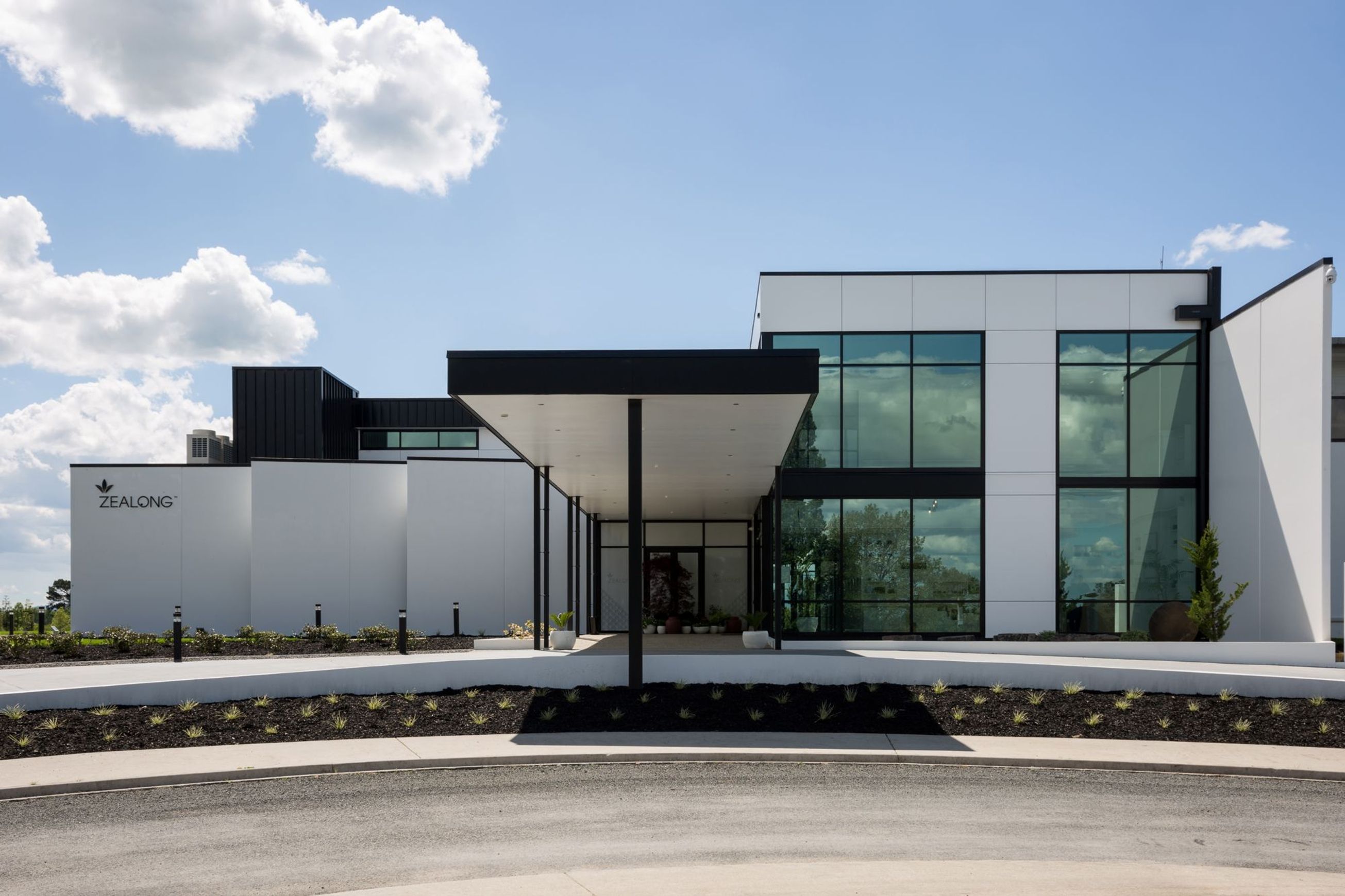 Profix PXF - TRESPA® METEON® Facade Support System