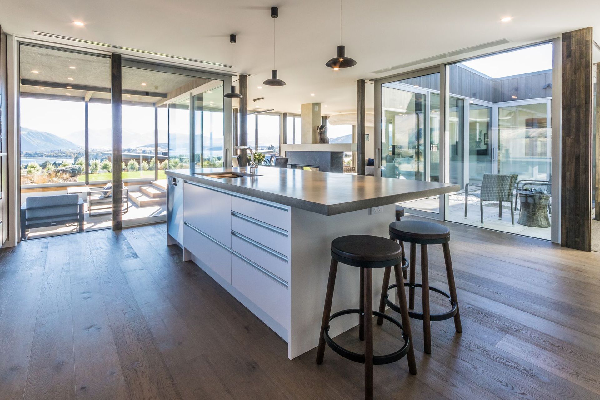 Lake Wanaka Courtyard House